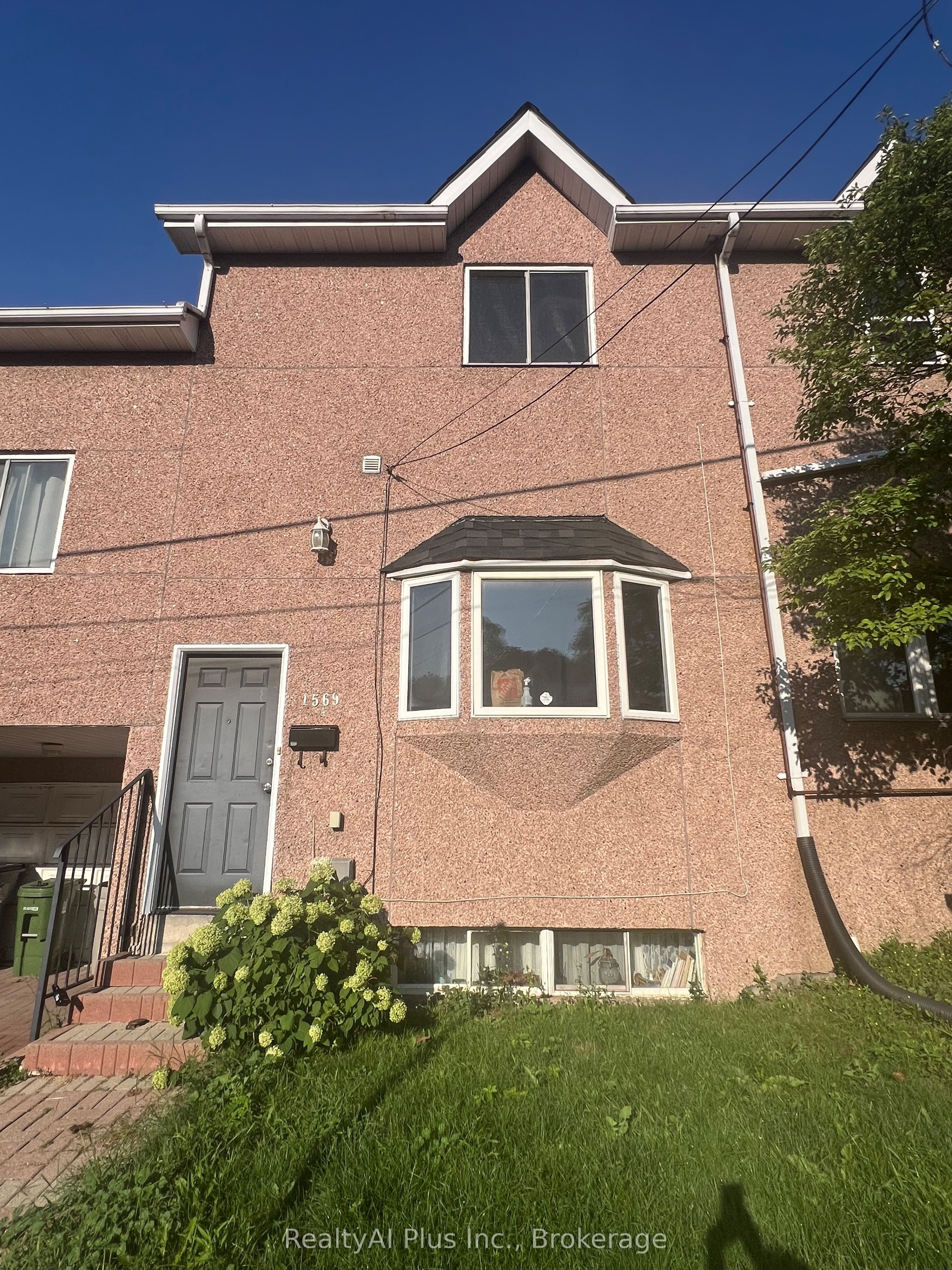 1569A Kingston Road, Toronto, ON M1N 1R9