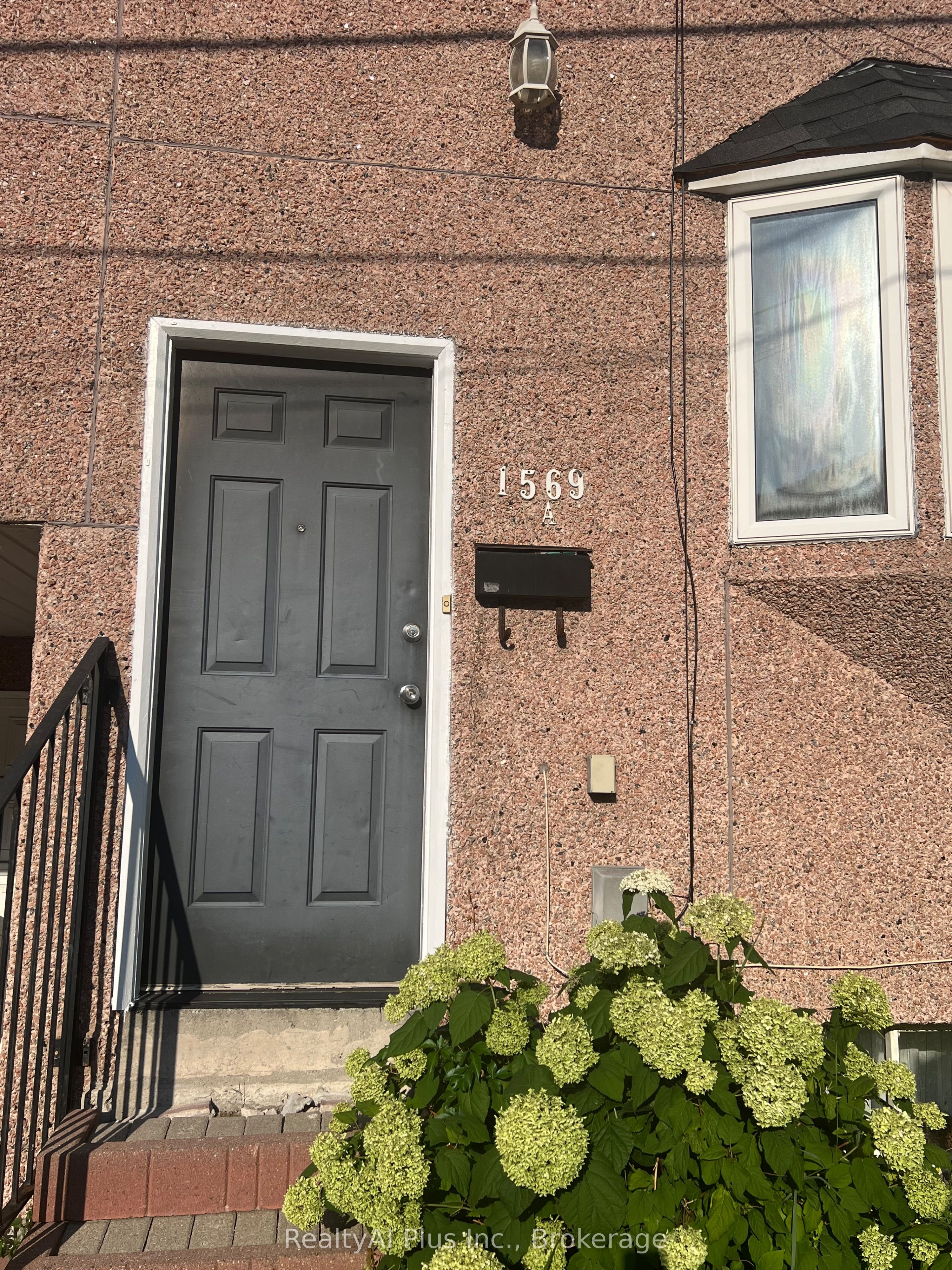 1569A Kingston Road, Toronto, ON M1N 1R9 photo 2