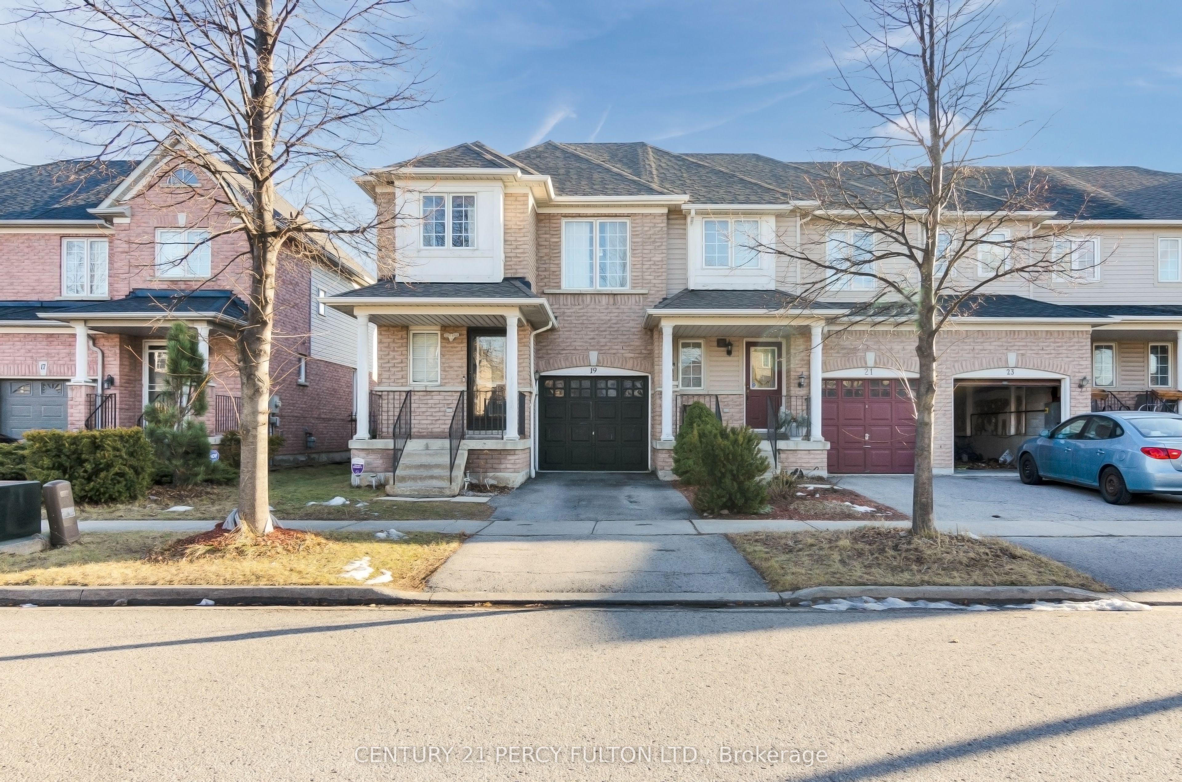 19 Odessa Crescent, Whitby, ON L1R 3P1