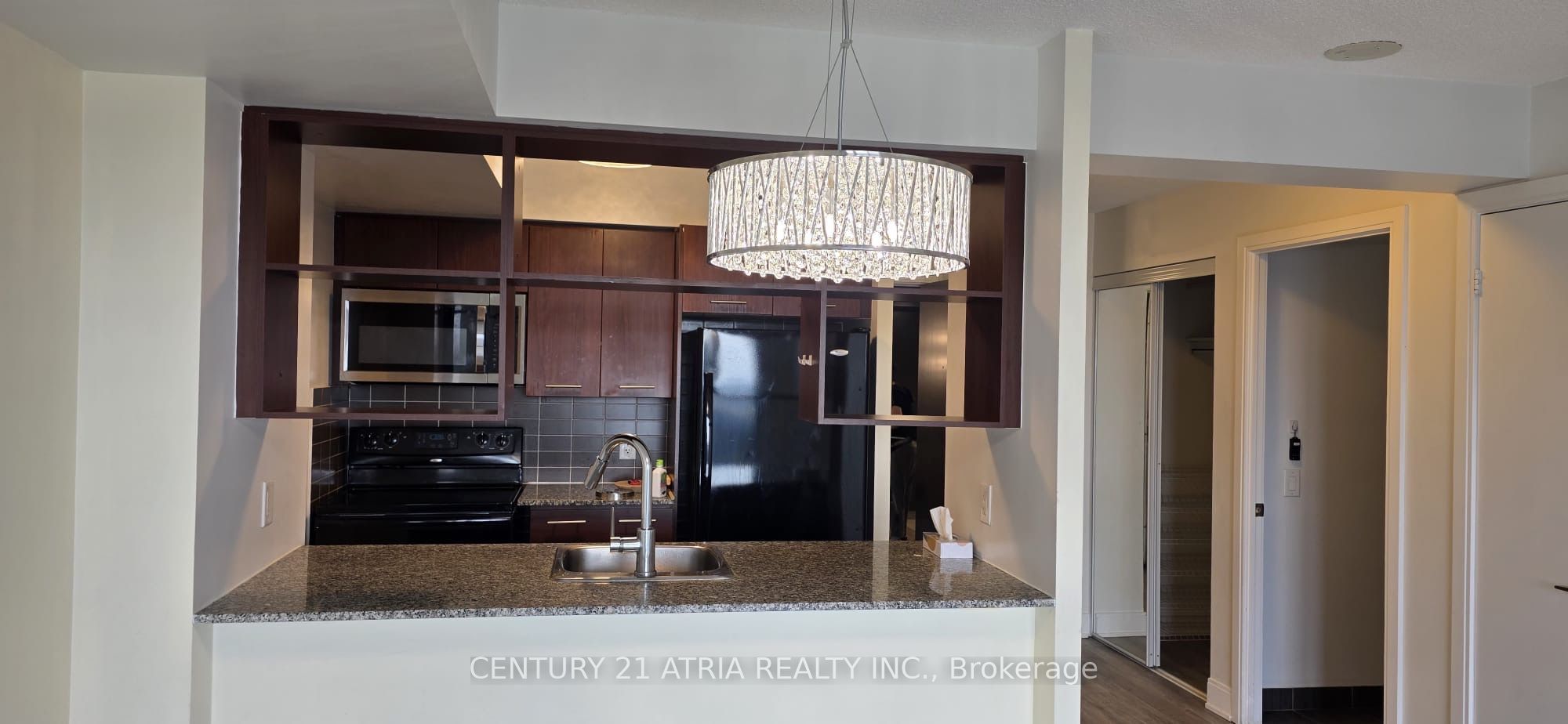 125 Village Green Square 2807, Toronto, ON M1S 0G3