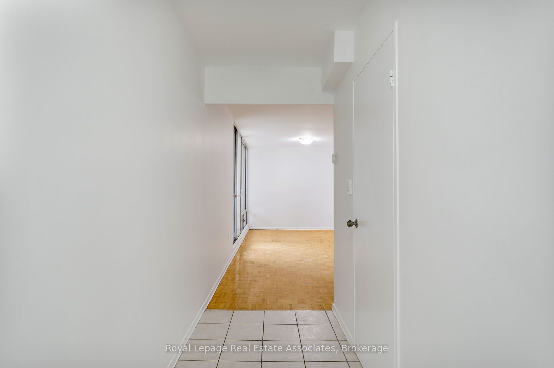 5 Massey Square 1710, Toronto, ON M4C 5L6 photo 4