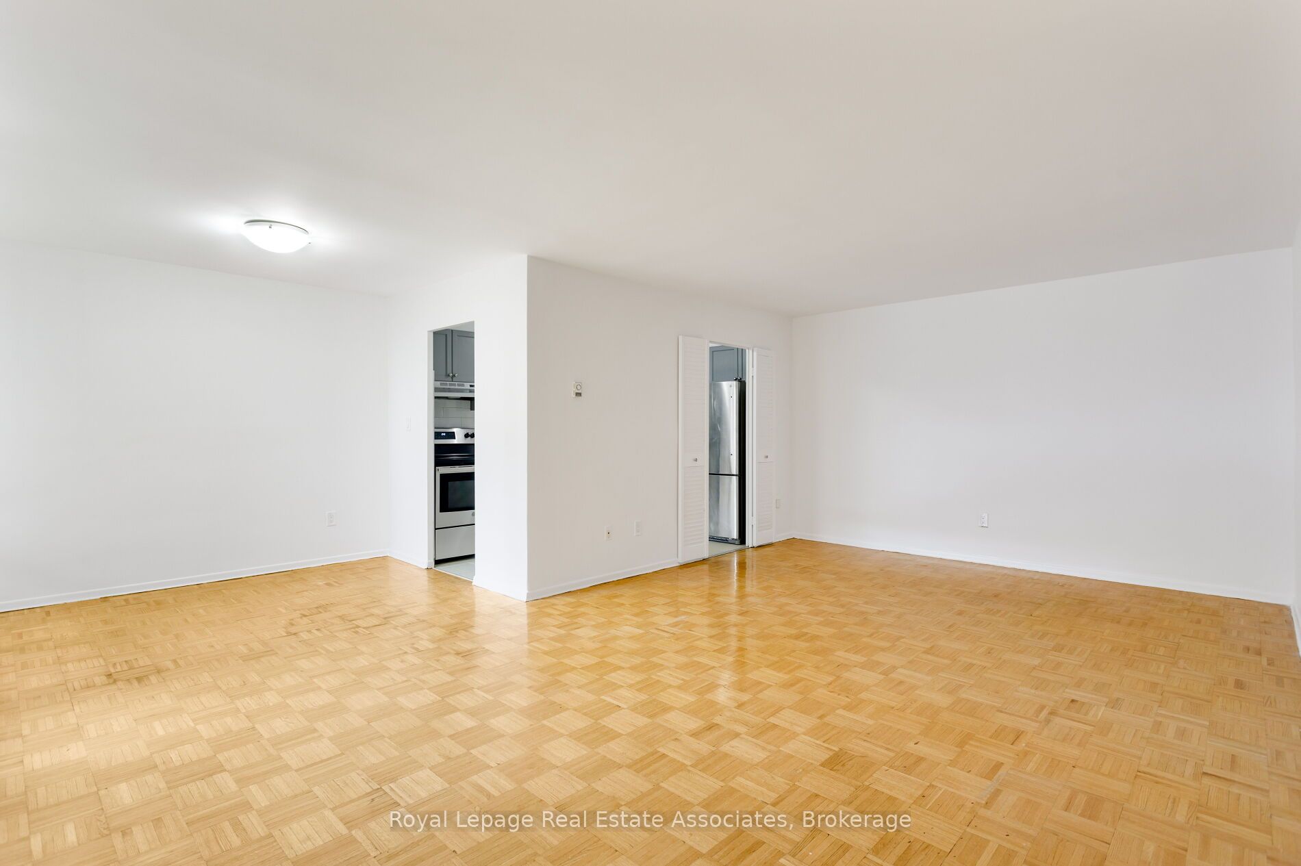 5 Massey Square 1710, Toronto, ON M4C 5L6 photo 5
