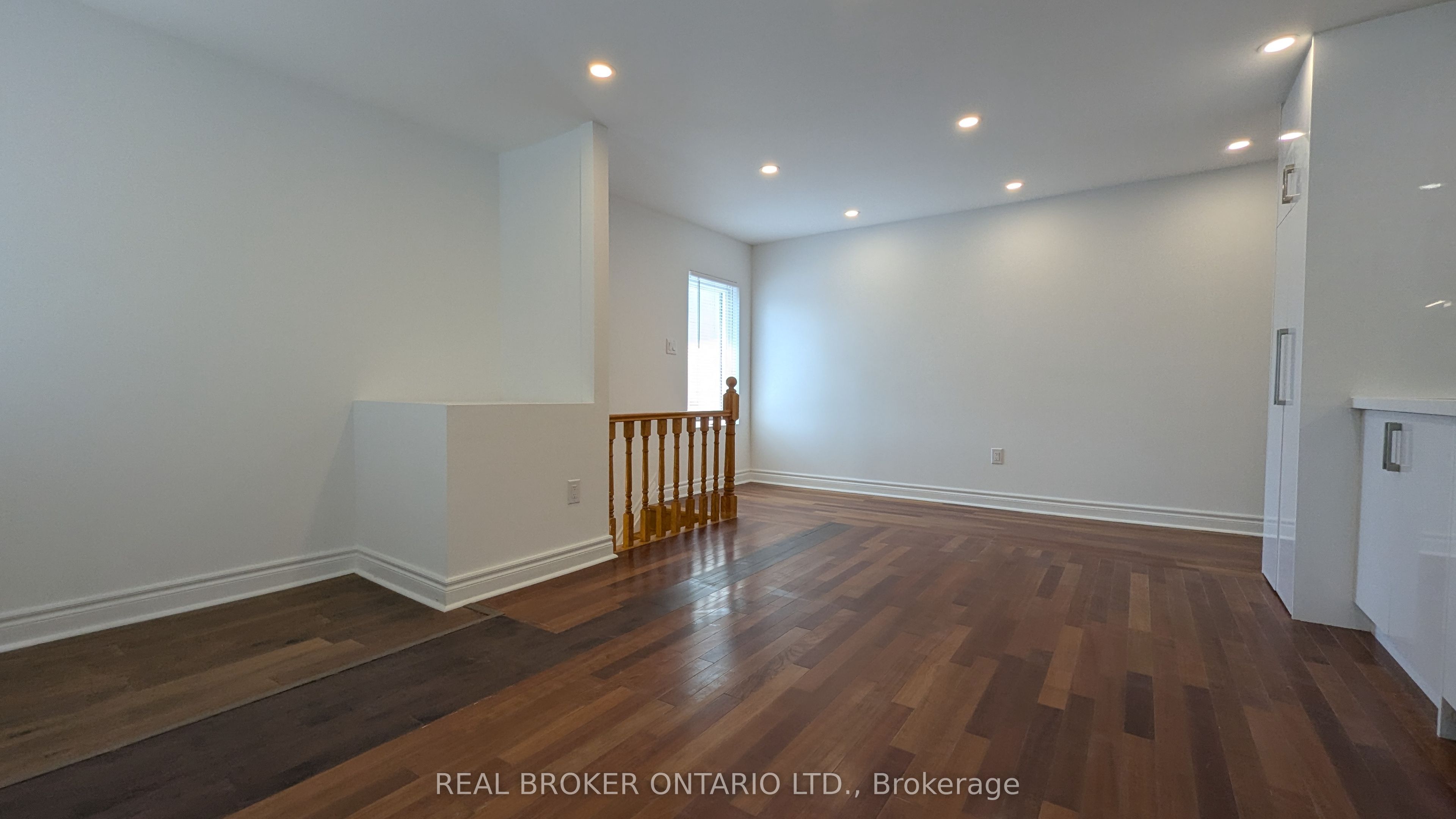 1150 Woodbine Avenue Unit #3, Toronto, ON M4C 4C9 photo 2
