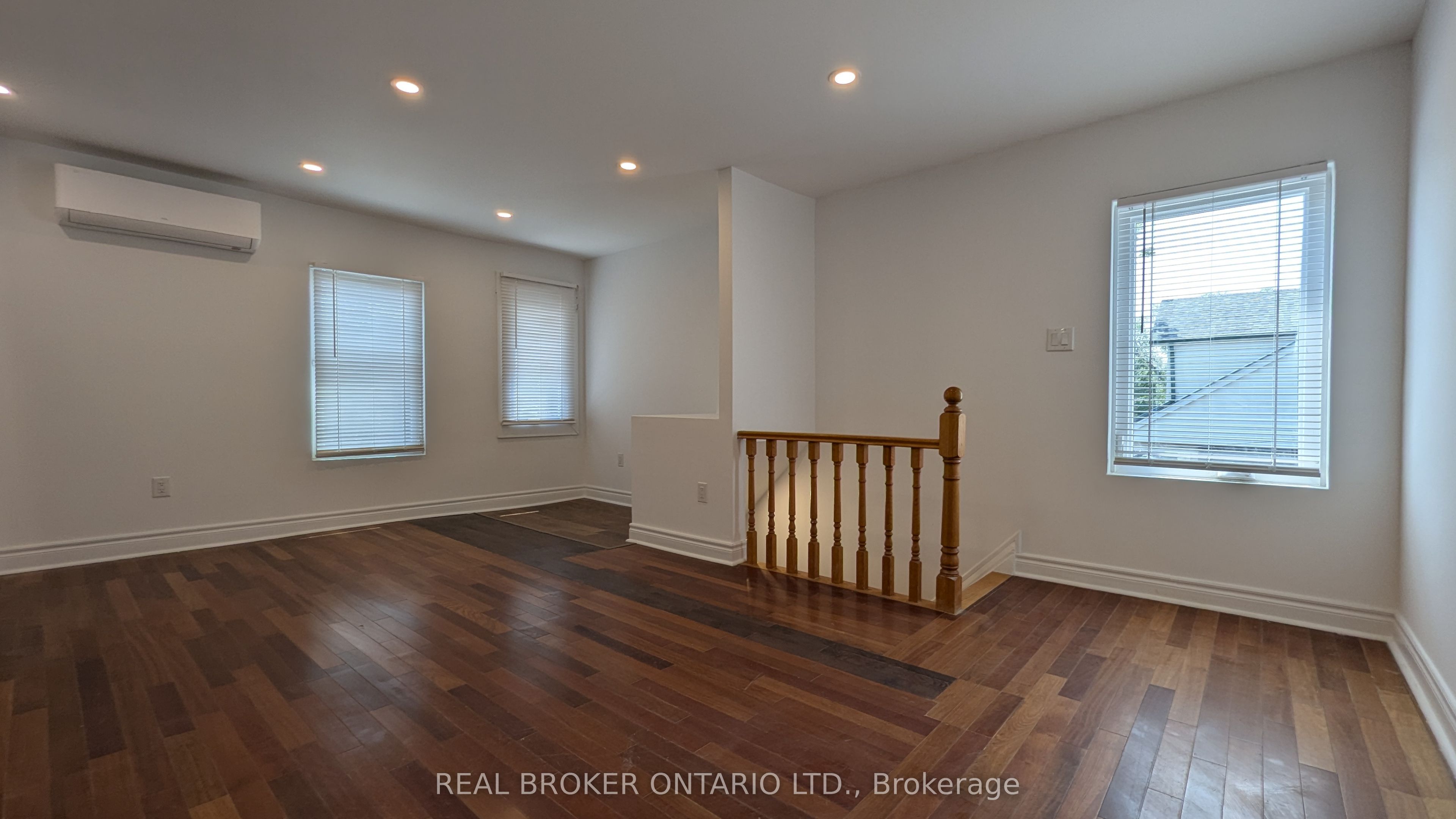 1150 Woodbine Avenue Unit #3, Toronto, ON M4C 4C9 photo 3