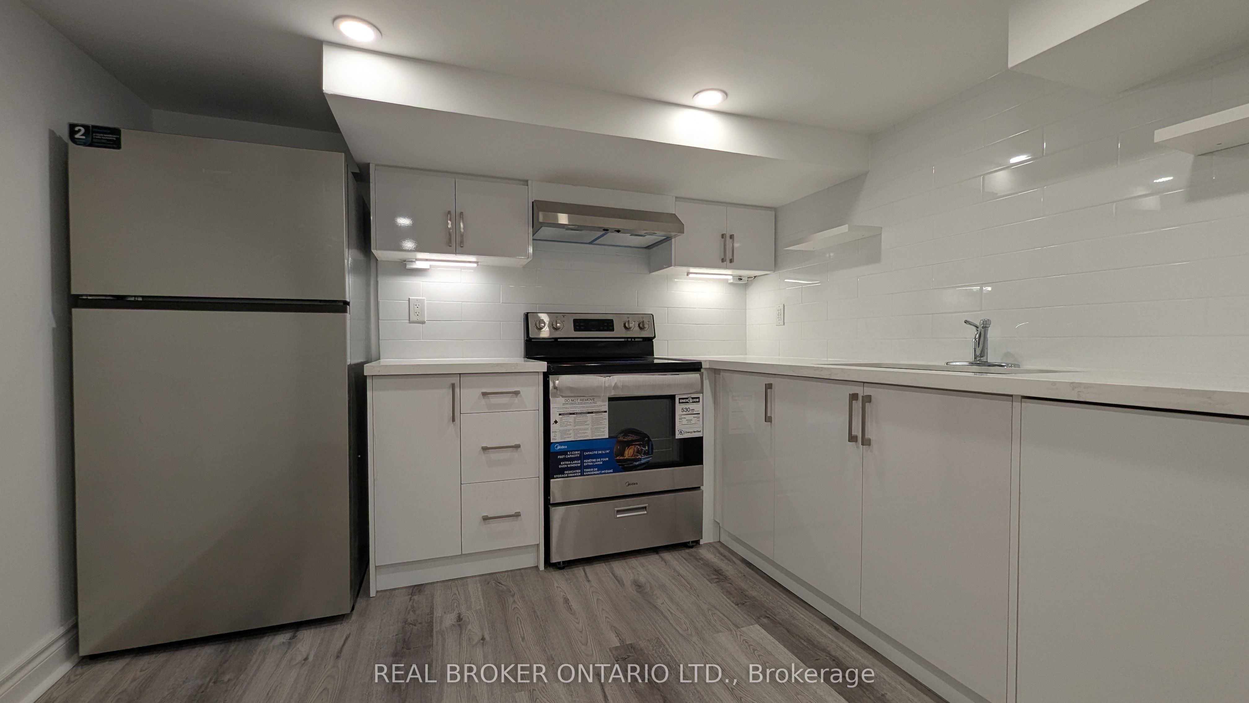 1150 Woodbine Avenue Unit #4, Toronto, ON M4C 4C9 photo 2