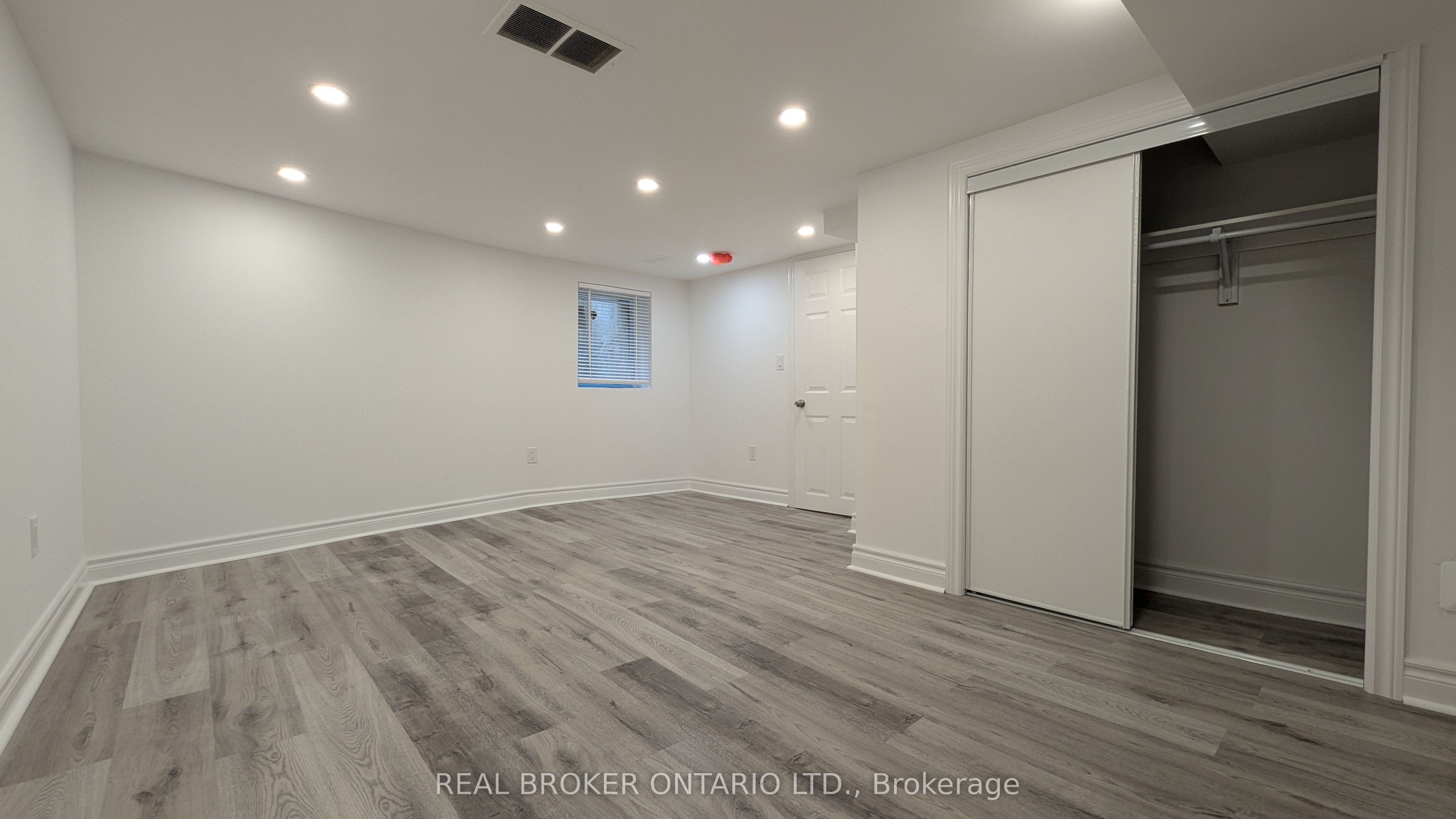 1150 Woodbine Avenue Unit #4, Toronto, ON M4C 4C9 photo 5