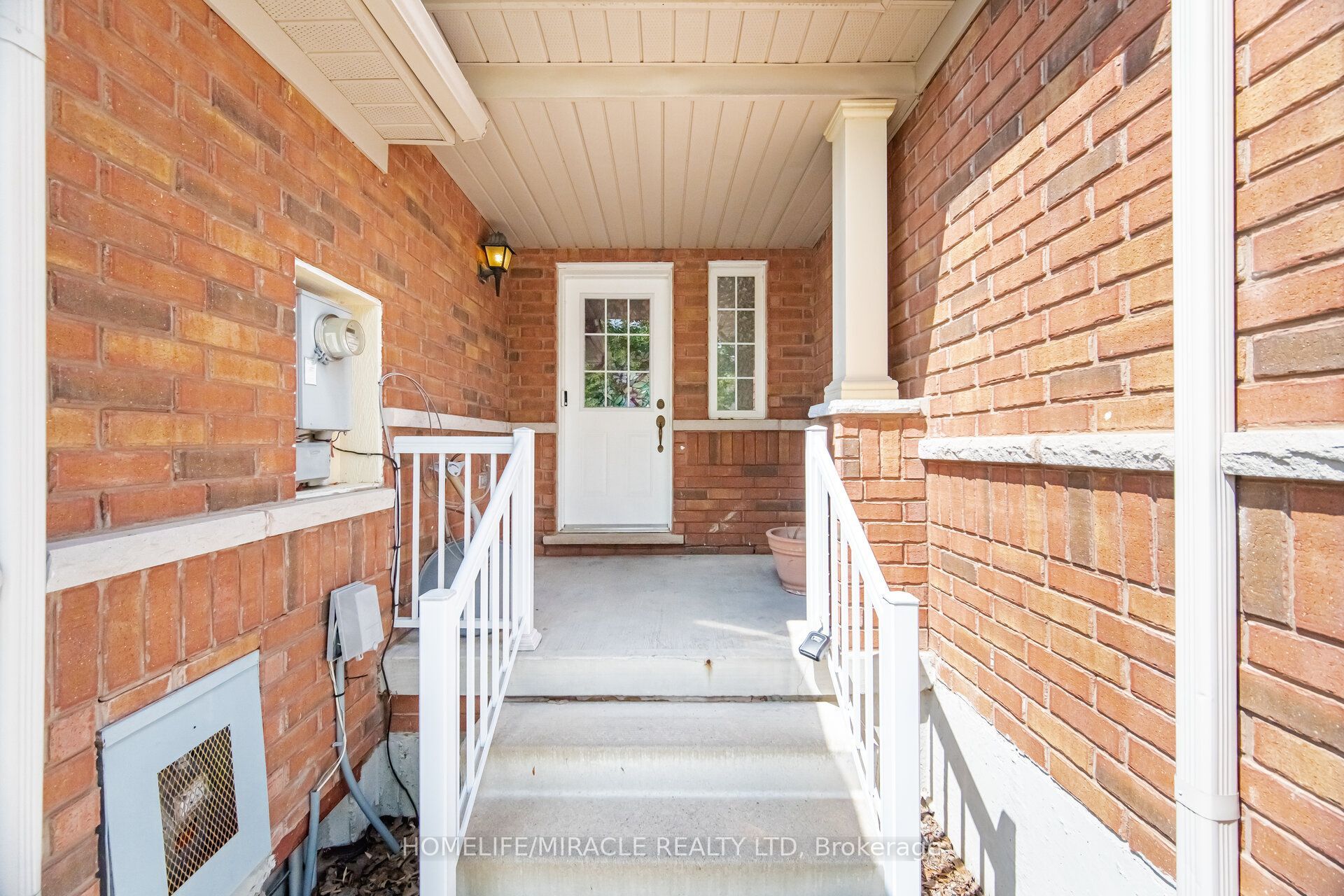 6 Barkdale Way, Whitby, ON L1N 0E9 photo 3