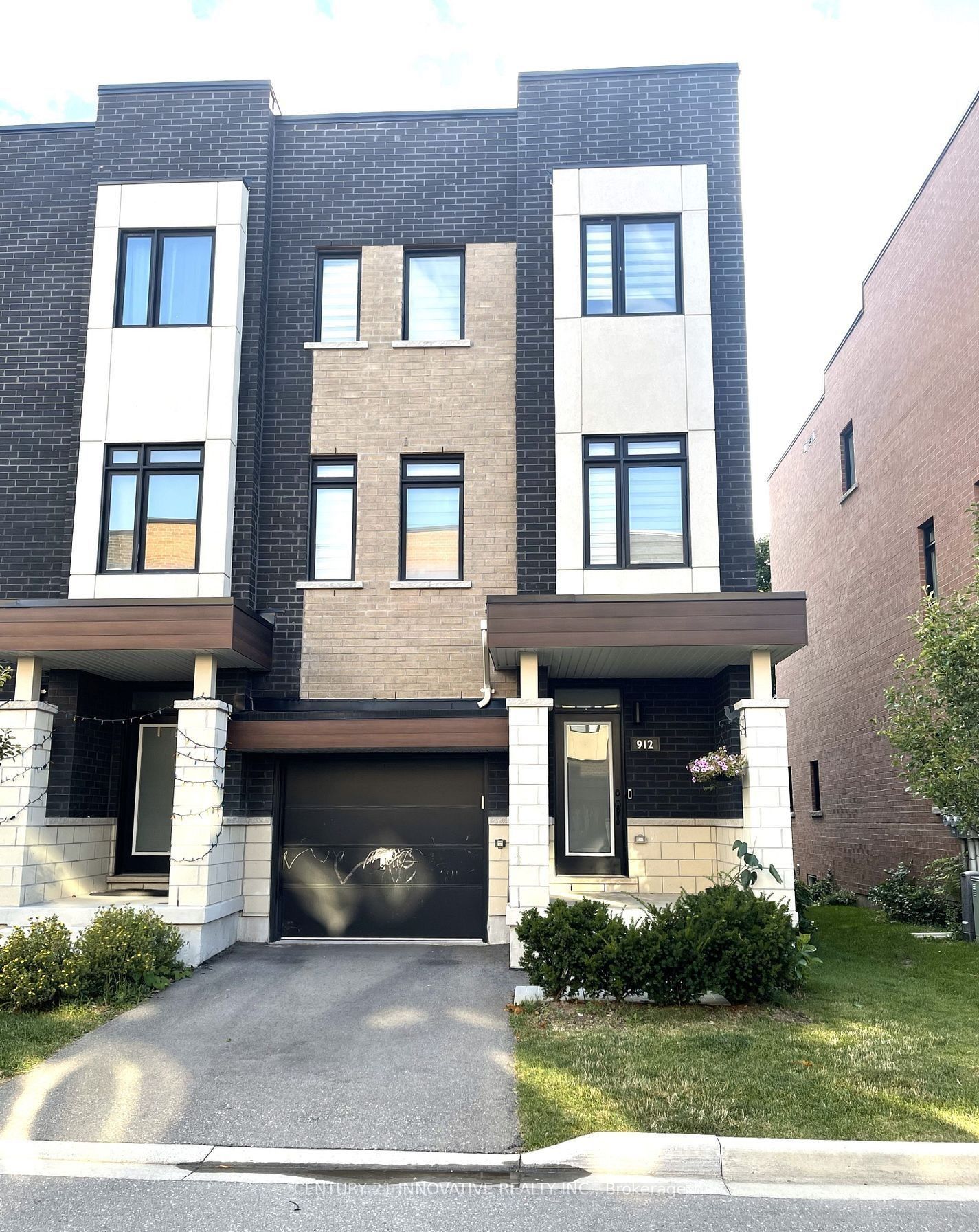 912 Kicking Horse Path, Oshawa, ON L1J 0B4