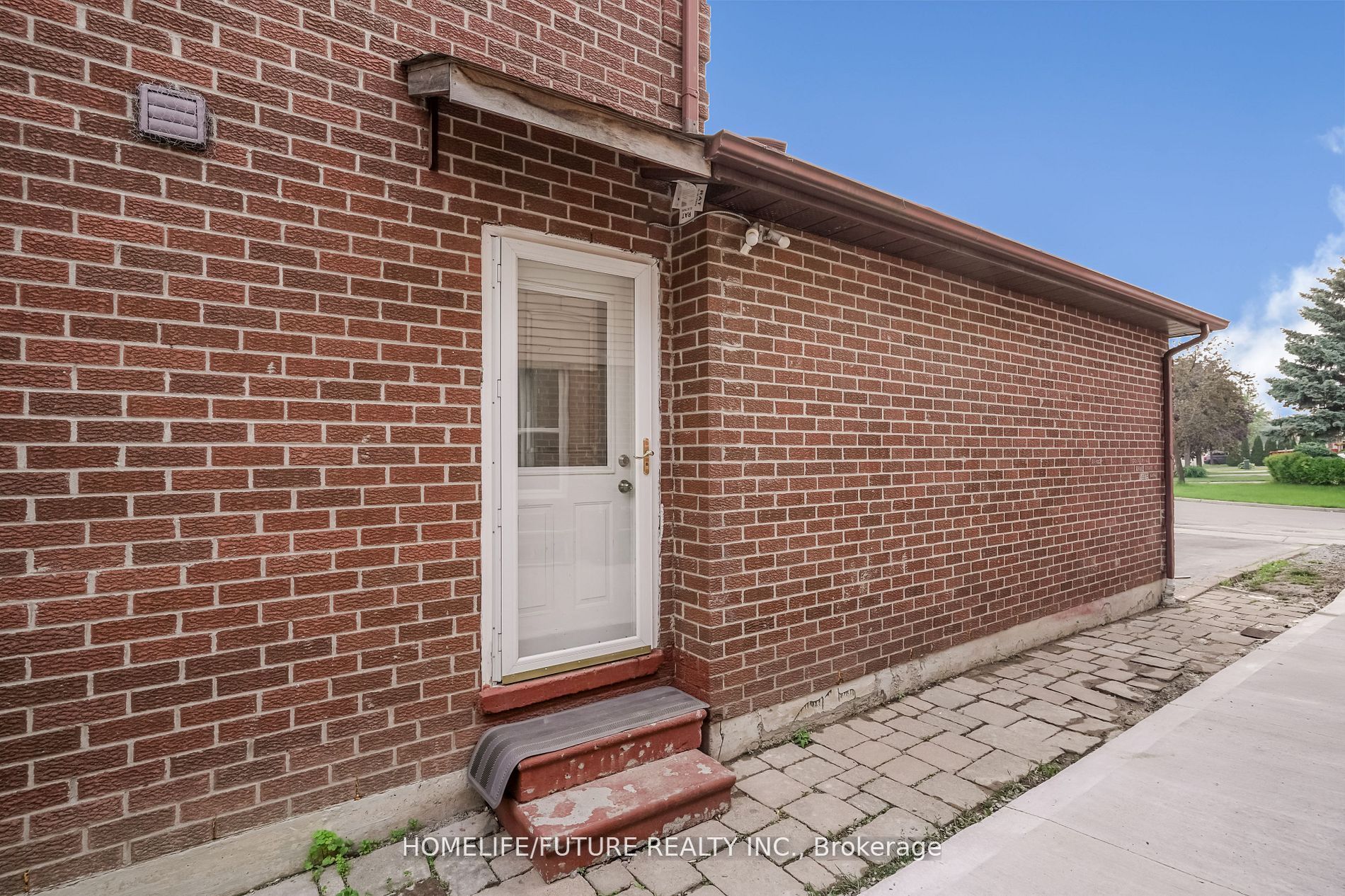 47 Carisbrooke Square Main & 2nd Flr, Toronto, ON M1B 4M5 photo 3