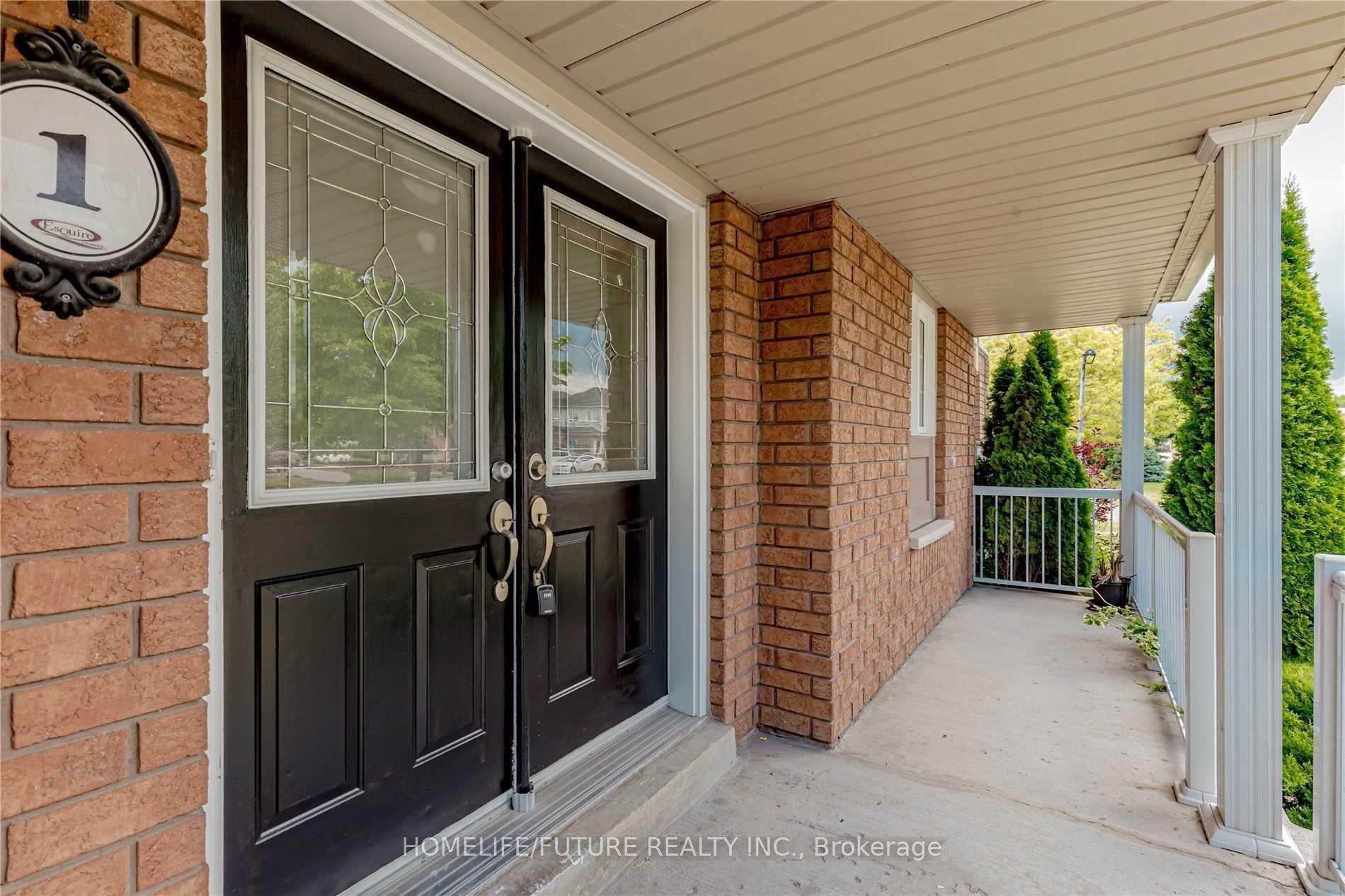 1 Catkins Crescent, Whitby, ON L1R 3A2 photo 3