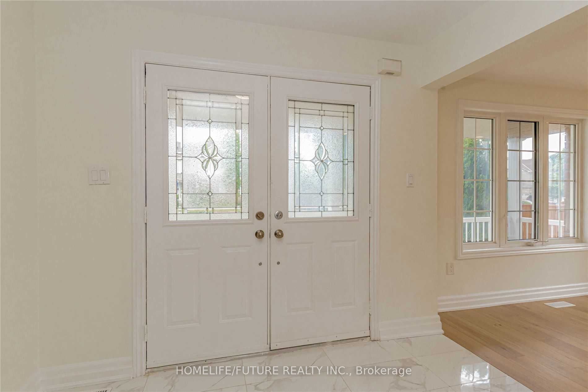 1 Catkins Crescent, Whitby, ON L1R 3A2 photo 4