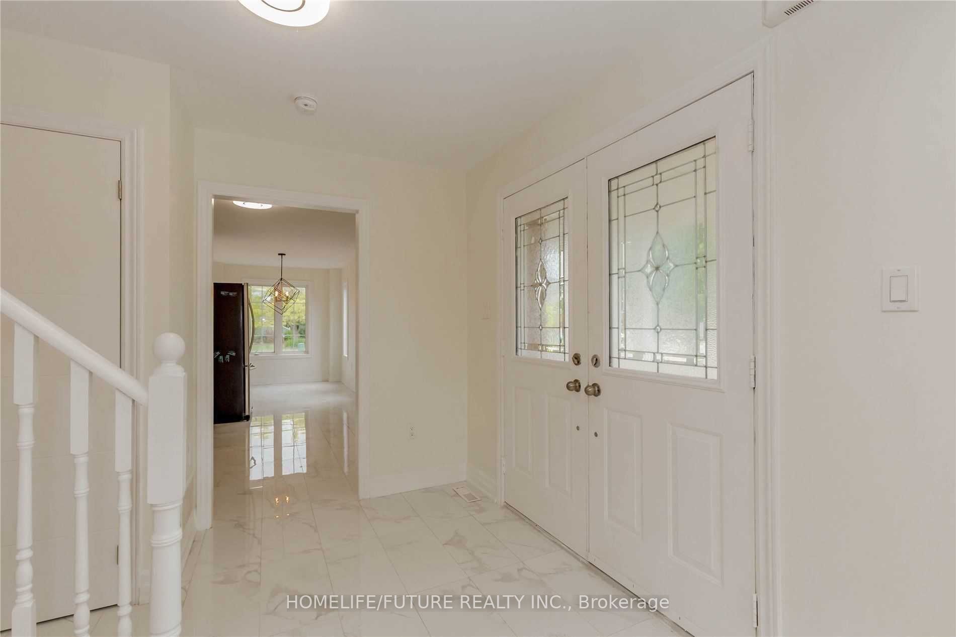 1 Catkins Crescent, Whitby, ON L1R 3A2 photo 5