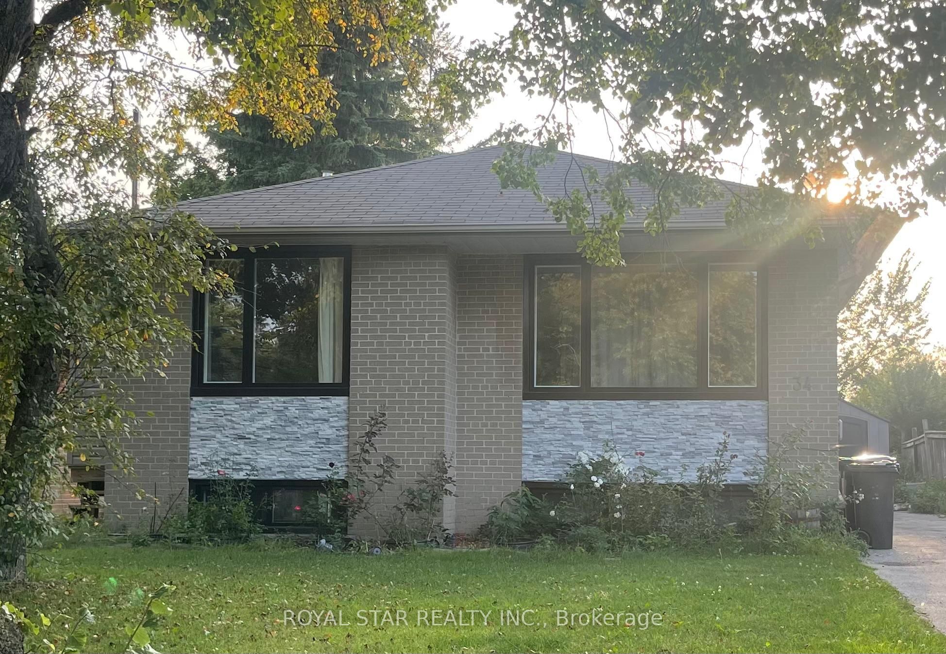 34 Neapolitan Drive Main, Toronto, ON M1P 4B3