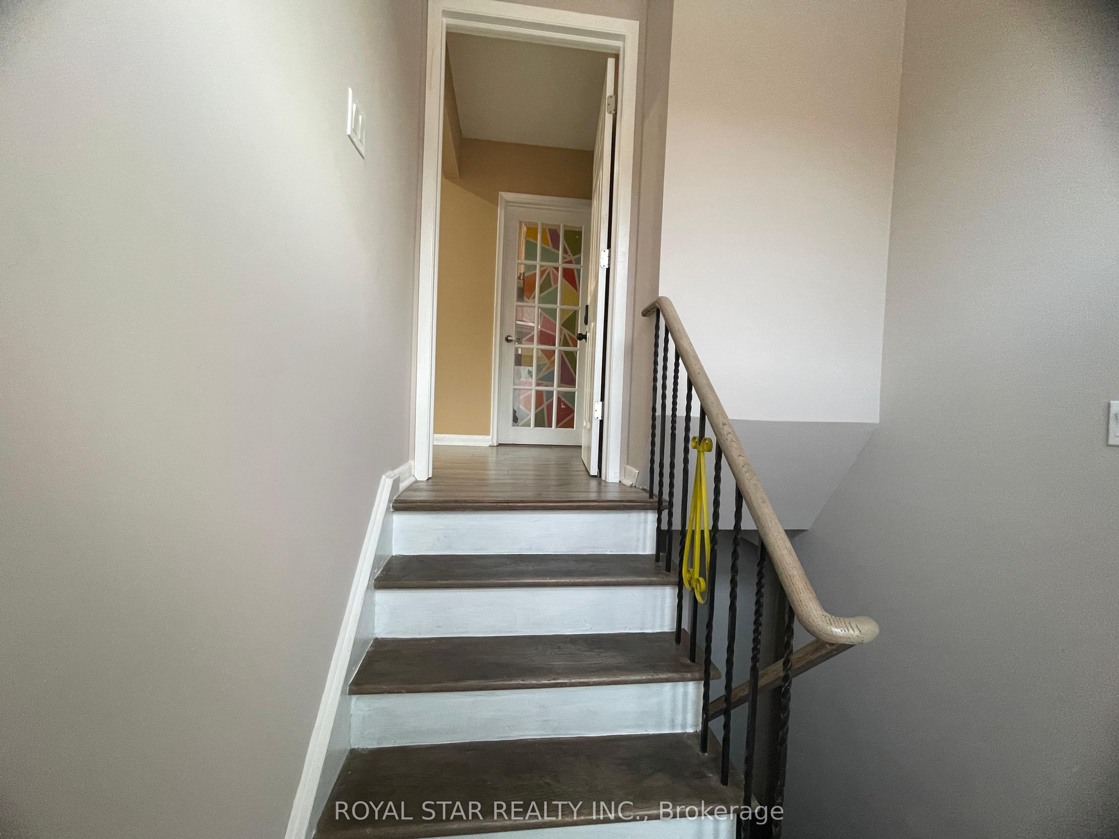 34 Neapolitan Drive Main, Toronto, ON M1P 4B3 photo 3