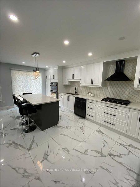 139 Hibbard Drive Main, Ajax, ON L1Z 1G3 photo 2