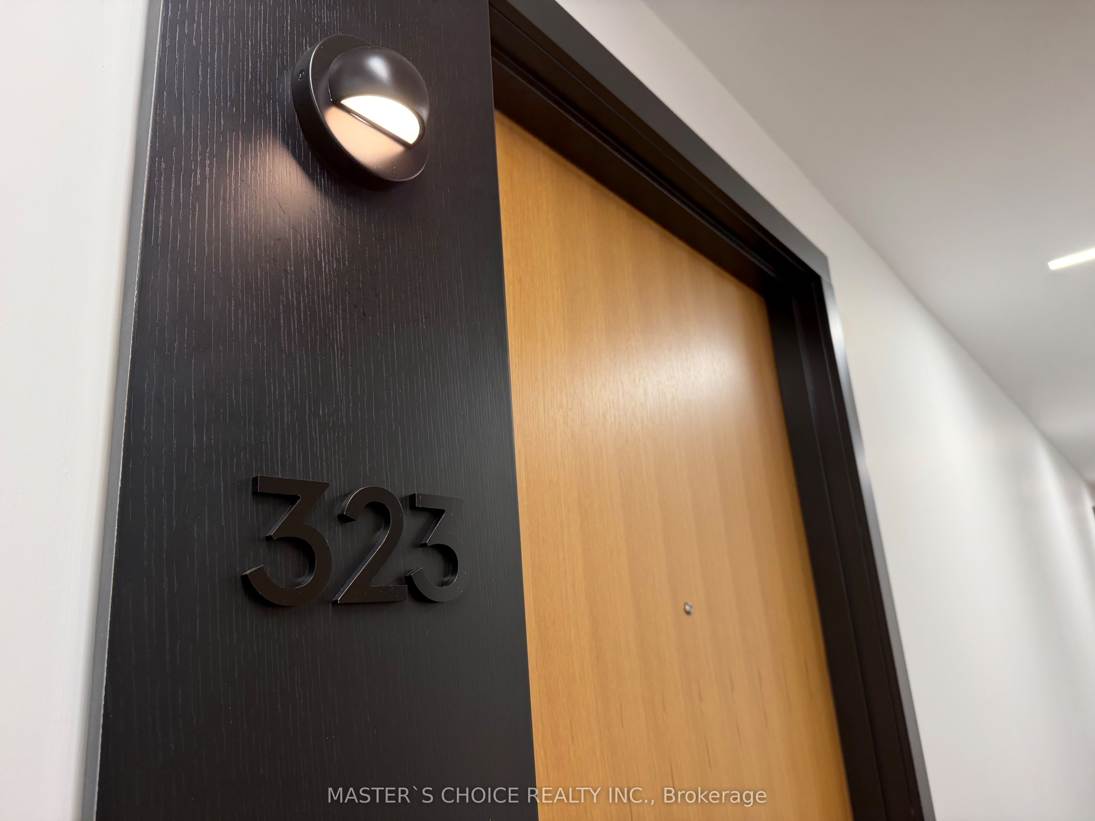 150 logan Avenue 323, Toronto, ON M4M 0E4 photo 3