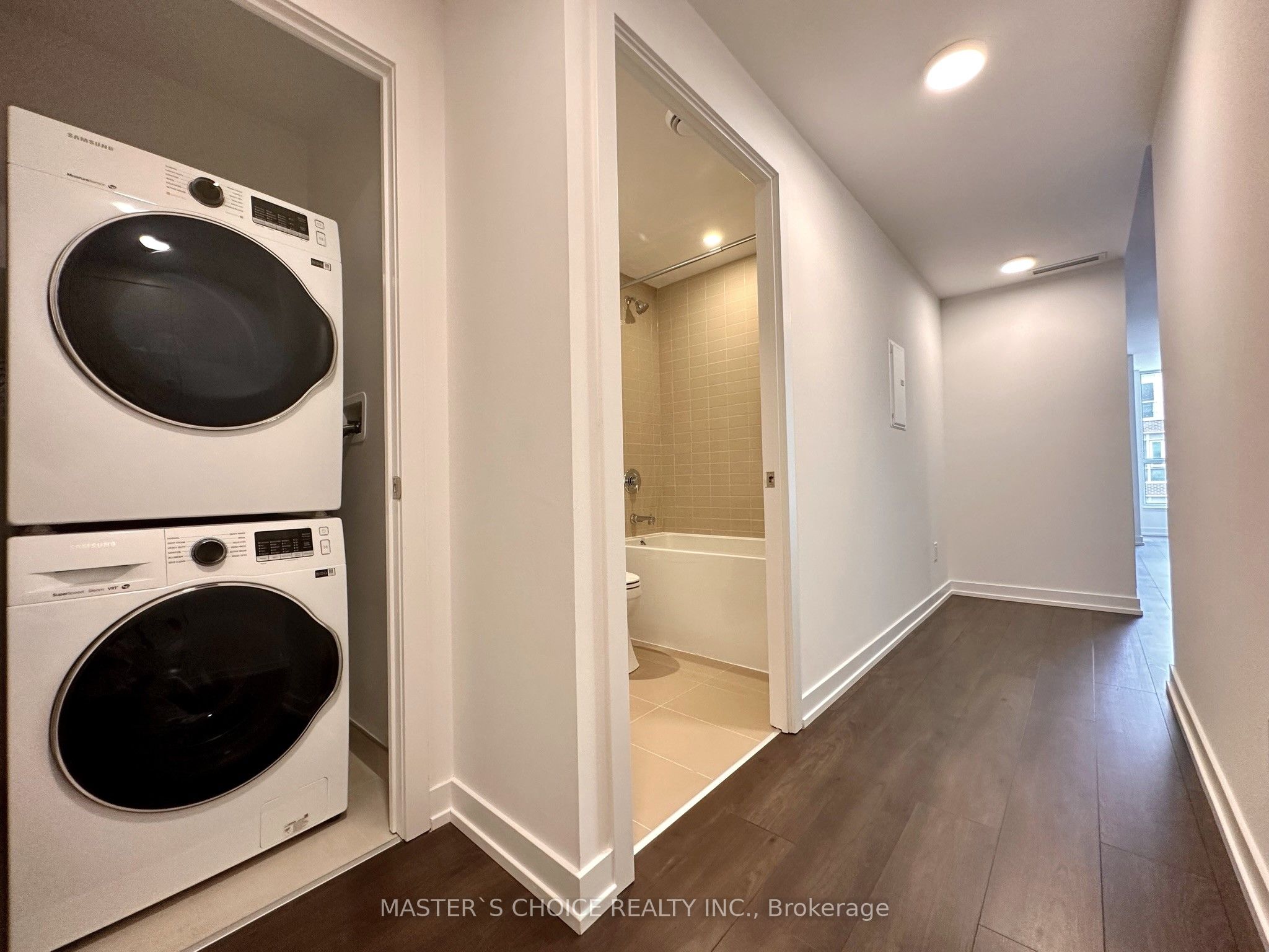 150 logan Avenue 323, Toronto, ON M4M 0E4 photo 4