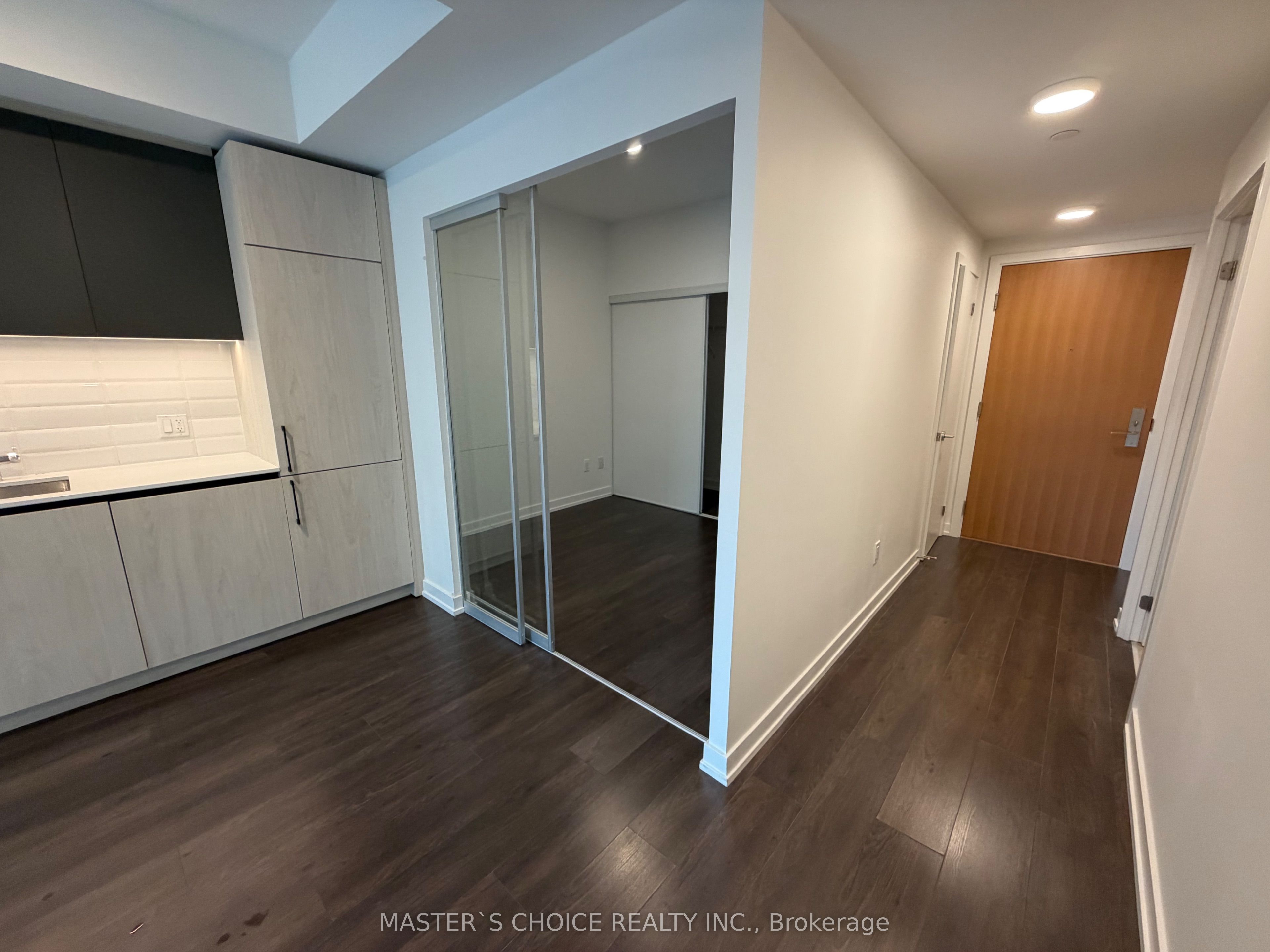 150 logan Avenue 323, Toronto, ON M4M 0E4 photo 5