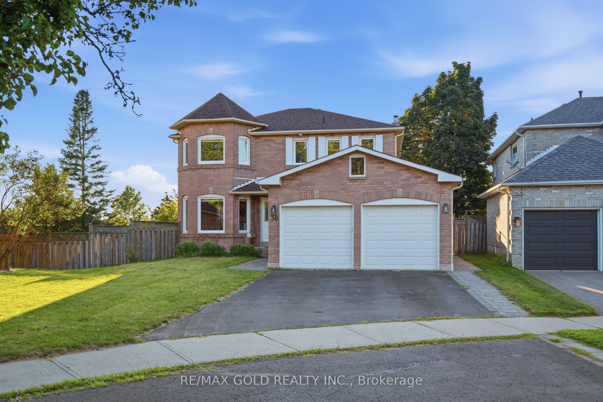 38 Silverbirch Place, Whitby, ON L1R 1X6 photo 3