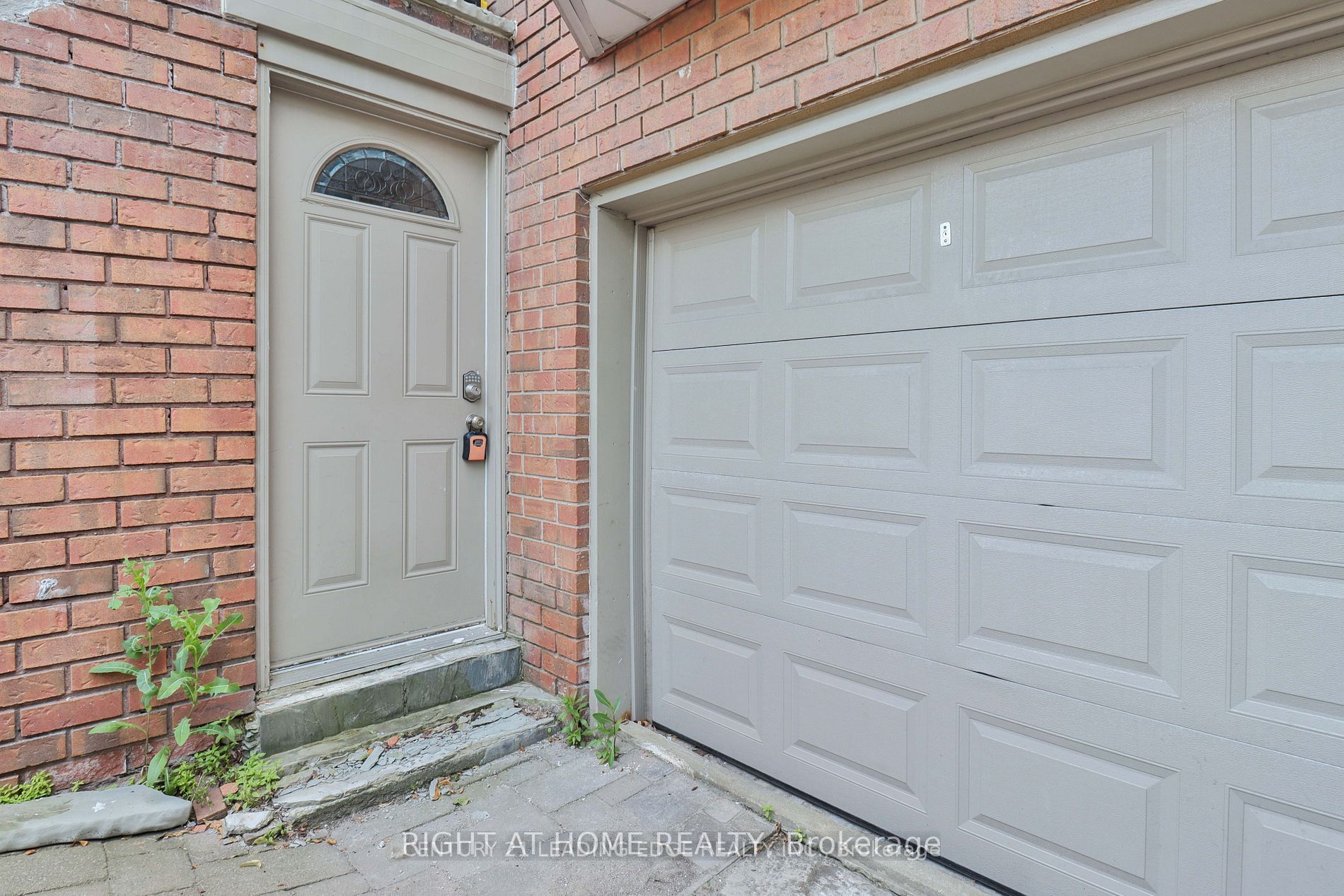 143 Gamble Avenue (Bsmt), Toronto, ON M4J 2P2 photo 2