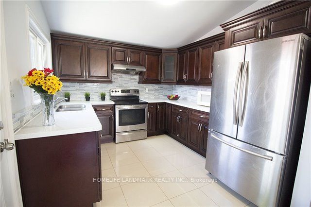 24 Highbrook Drive, Toronto, ON M1P 3L3 photo 3