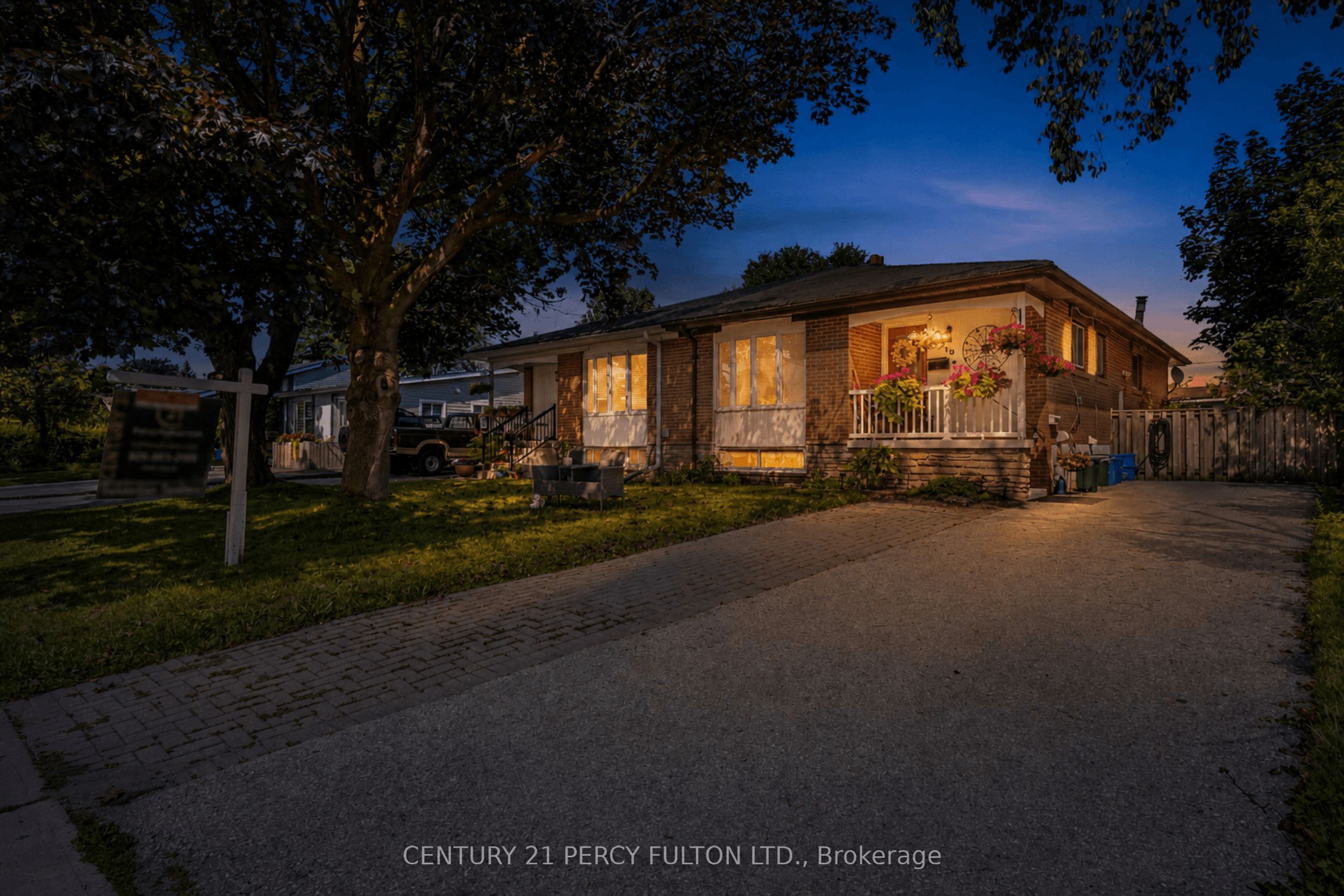 719 Balaton Avenue, Pickering, ON L1W 1W3 photo 2