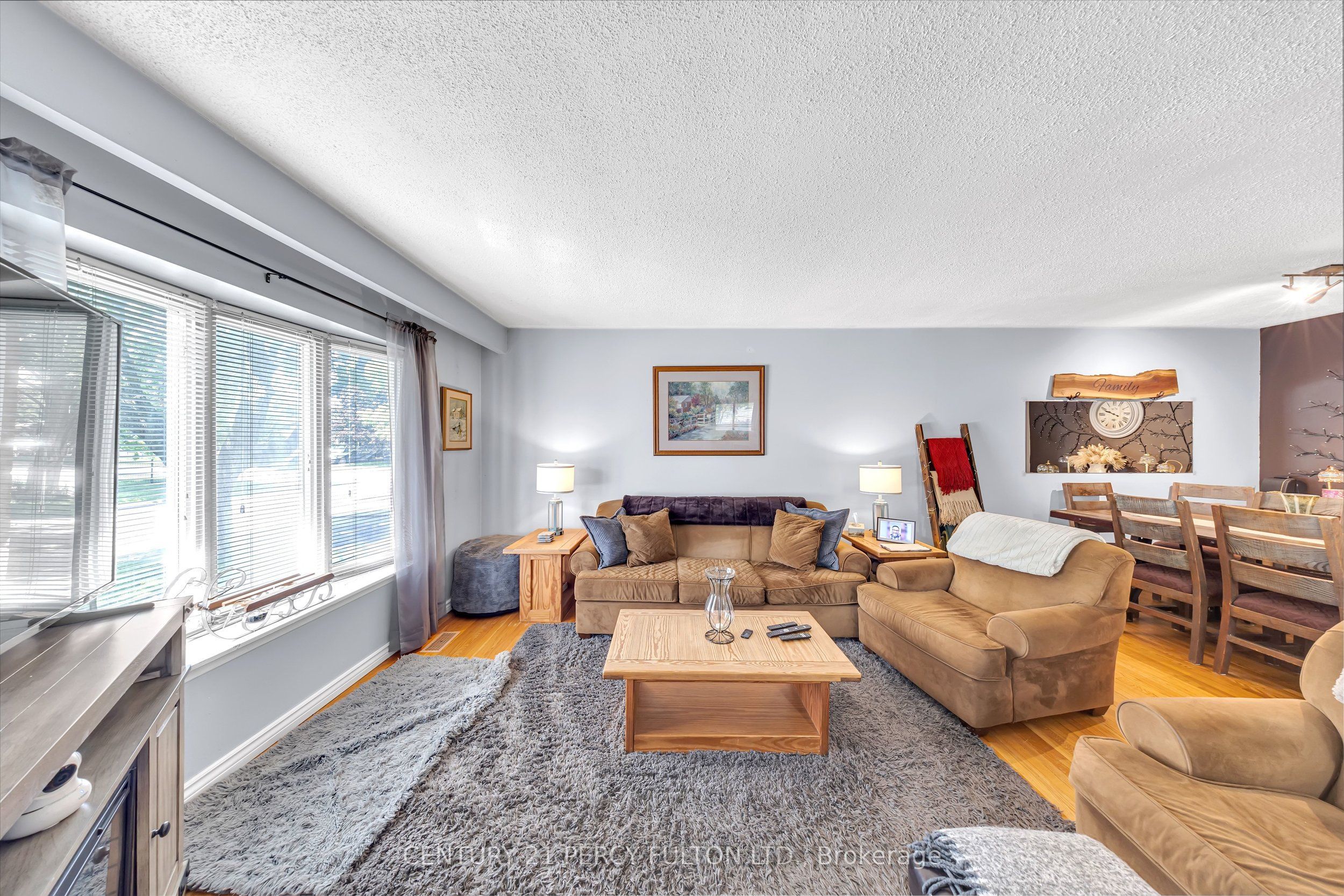 719 Balaton Avenue, Pickering, ON L1W 1W3 photo 4