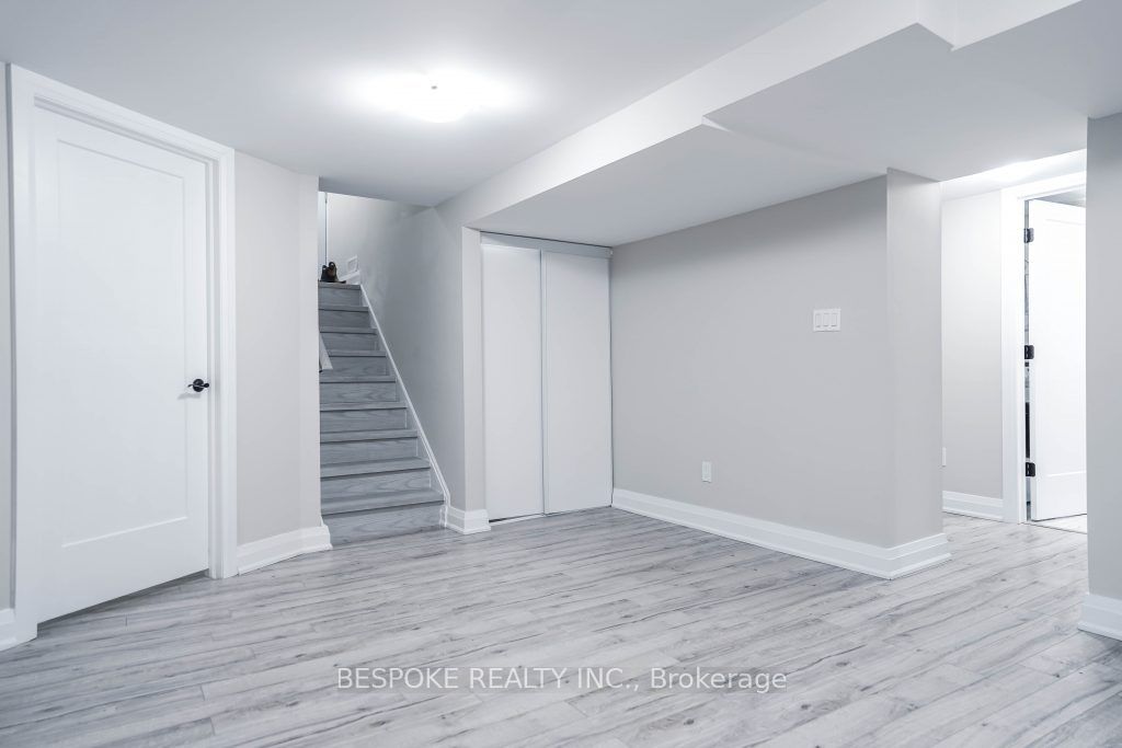 423 Miller Avenue Bsmt, Oshawa, ON L1J 2S8 photo 2