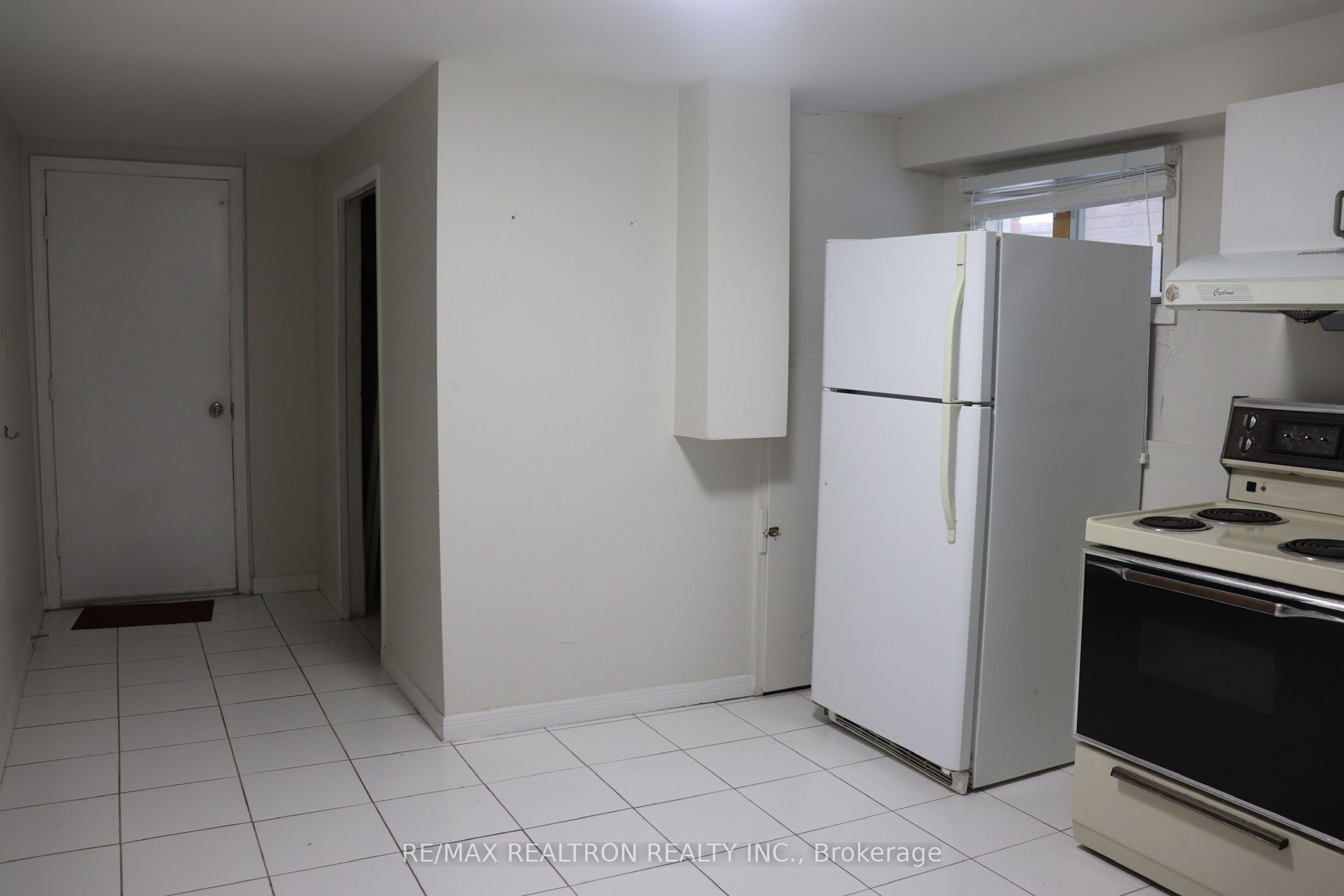 122 Copperwood Square, Toronto, ON M1V 2C1 photo 2