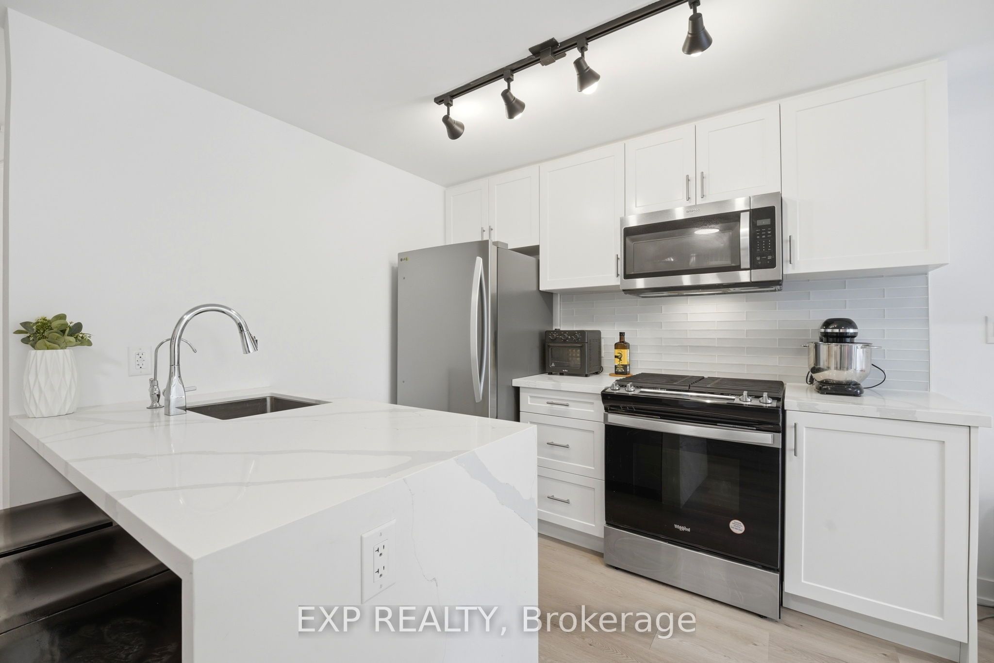 1475 O'Connor Dr Drive 14, Toronto, ON M4B 2V5 photo 5