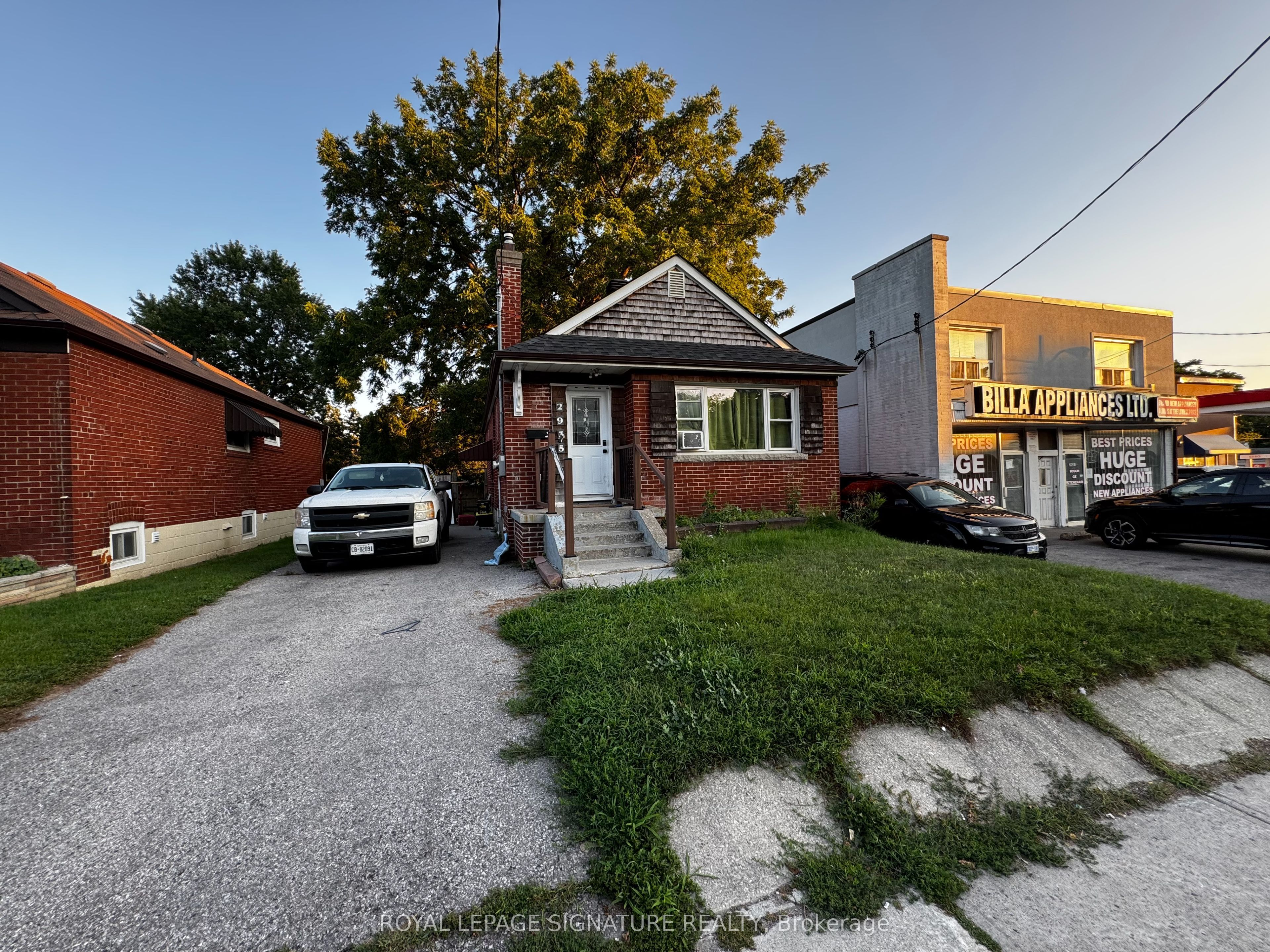 2935 St Clair Avenue E, Toronto, ON M4B 1N9 photo 2