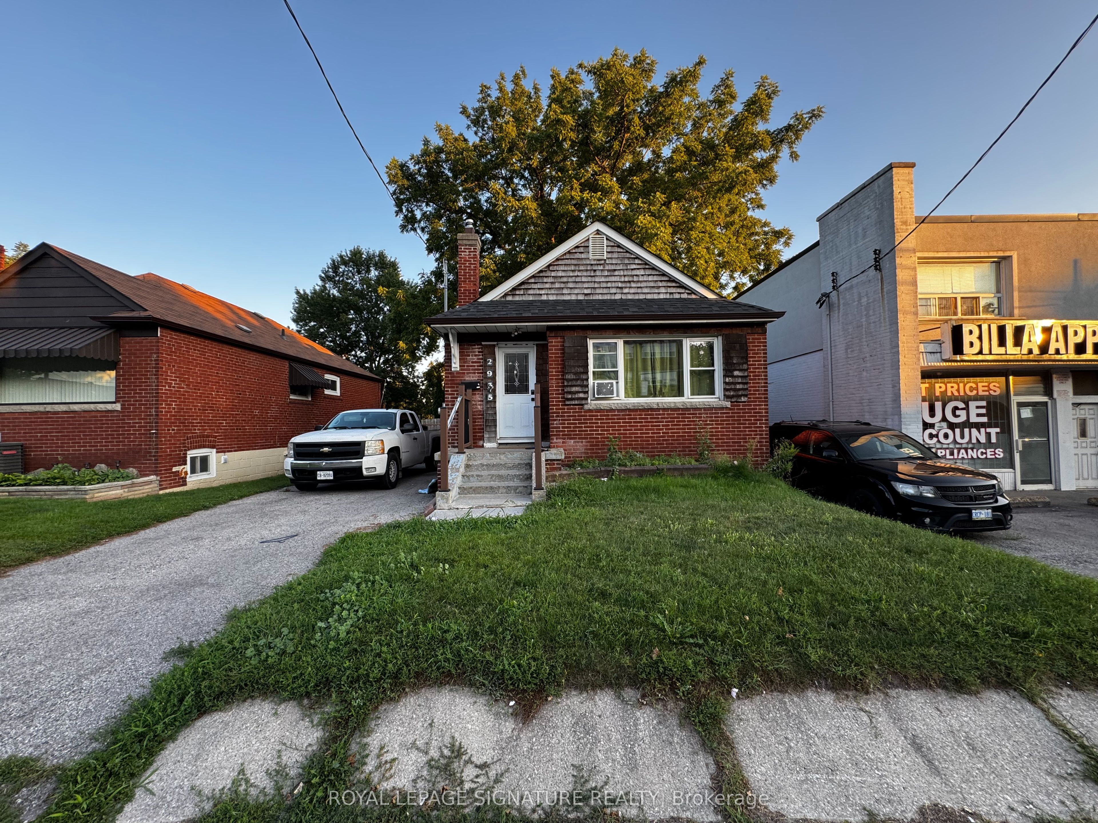2935 St Clair Avenue E, Toronto, ON M4B 1N9 photo 3