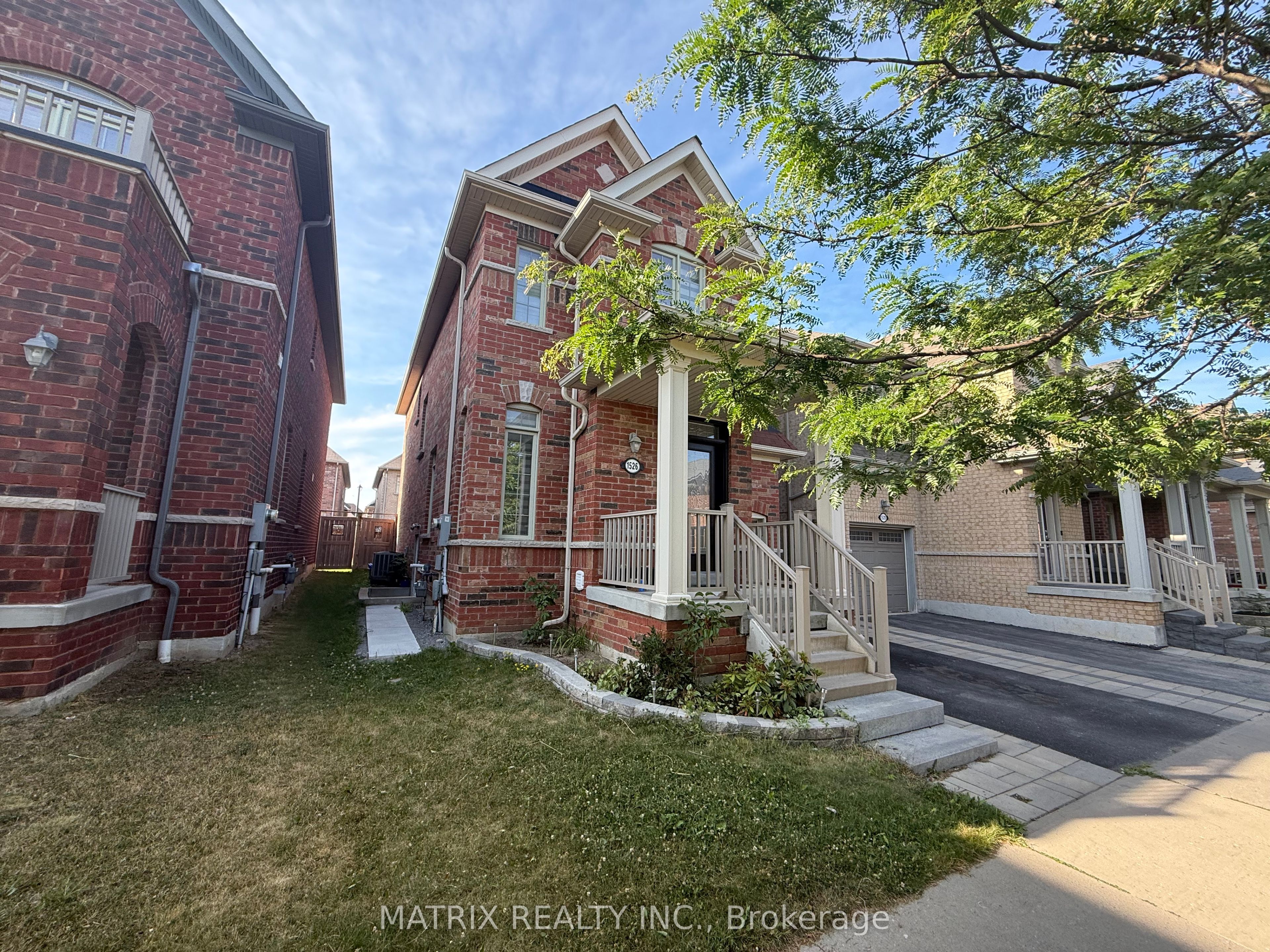 1526 Elmsley Drive, Pickering, ON L1X 0B5 photo 2