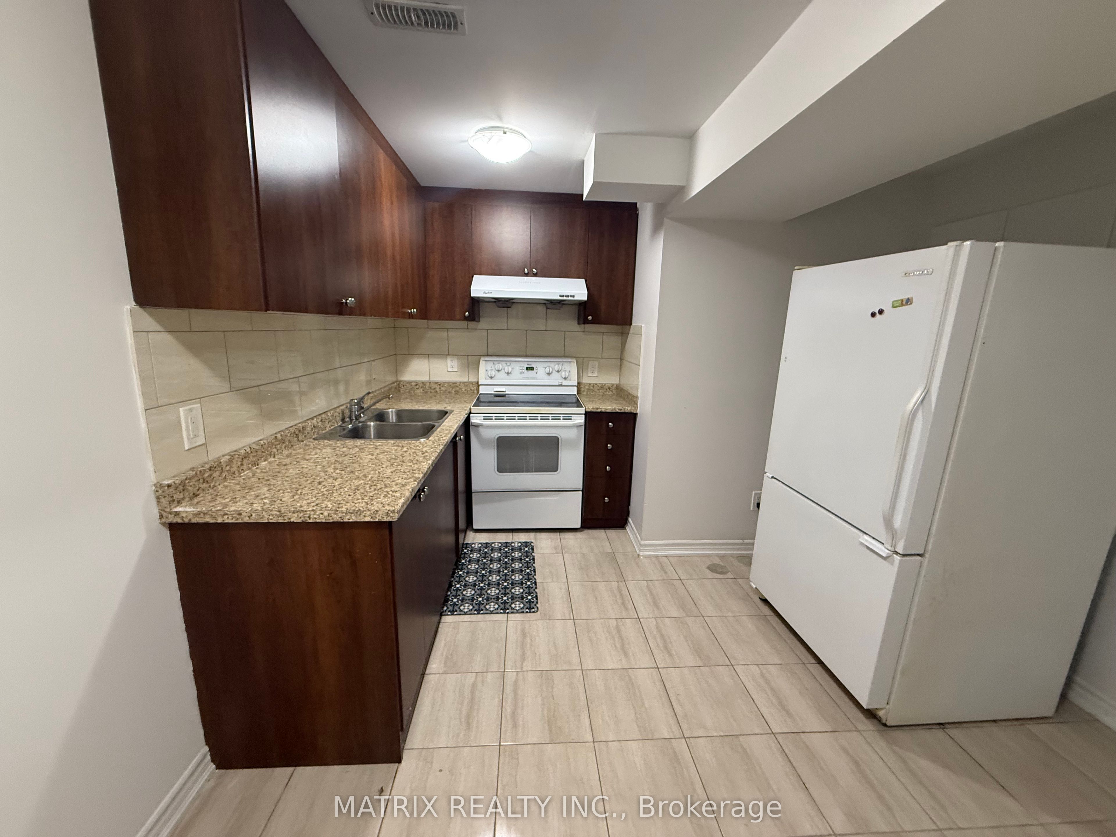 1526 Elmsley Drive, Pickering, ON L1X 0B5 photo 3