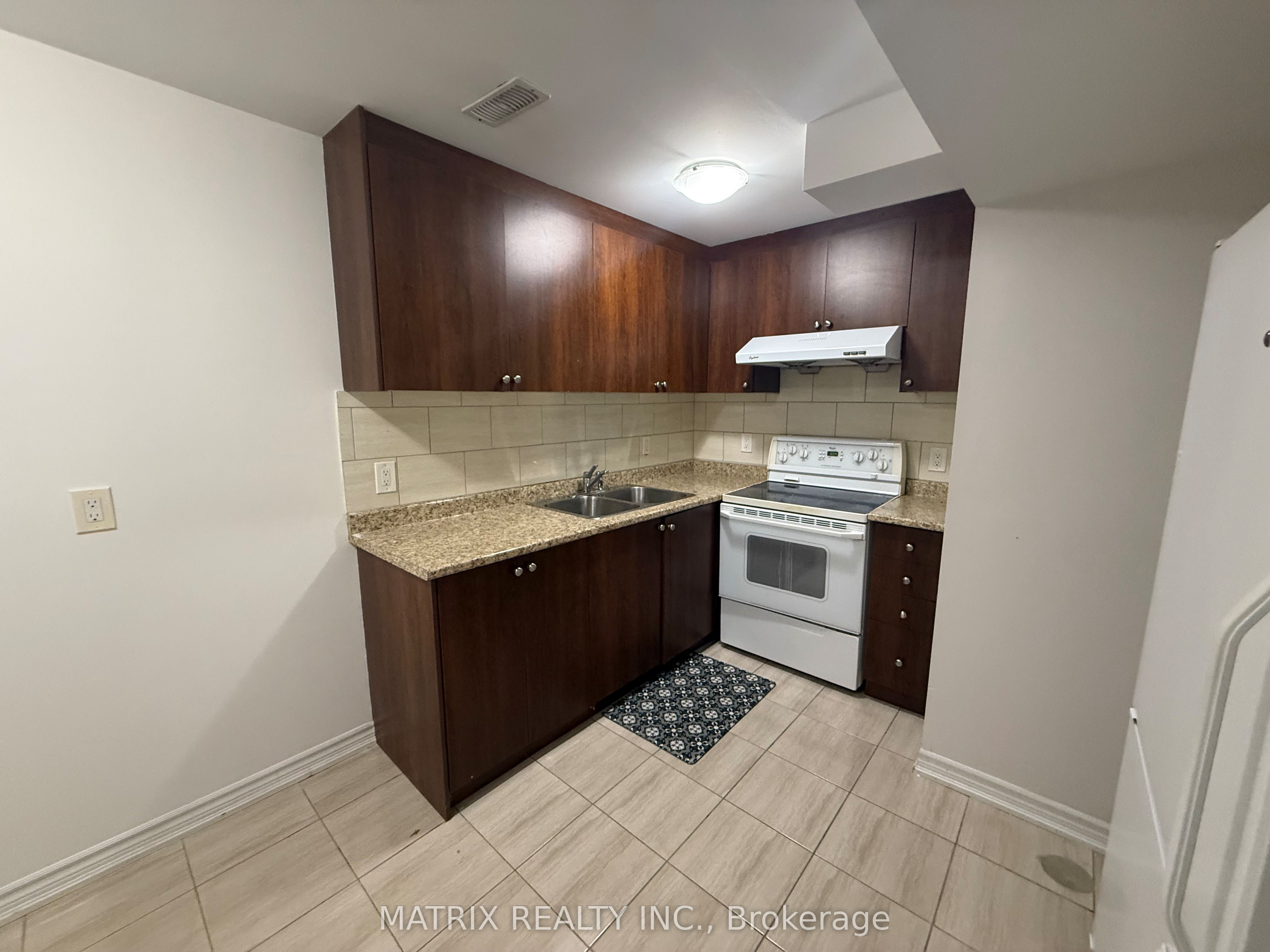 1526 Elmsley Drive, Pickering, ON L1X 0B5 photo 4
