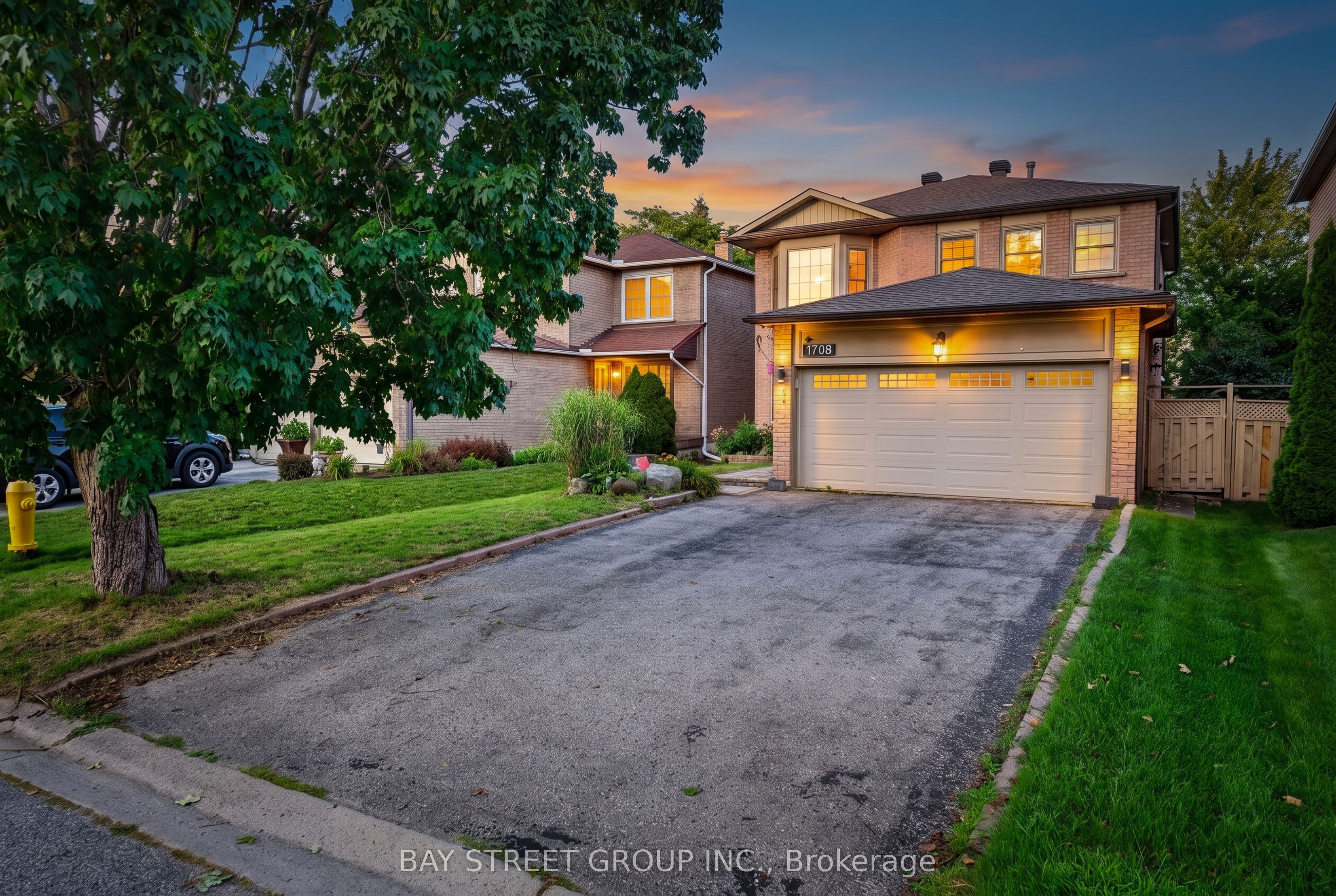 1713 Kirkwood Lane, Pickering, ON L1V 4W8