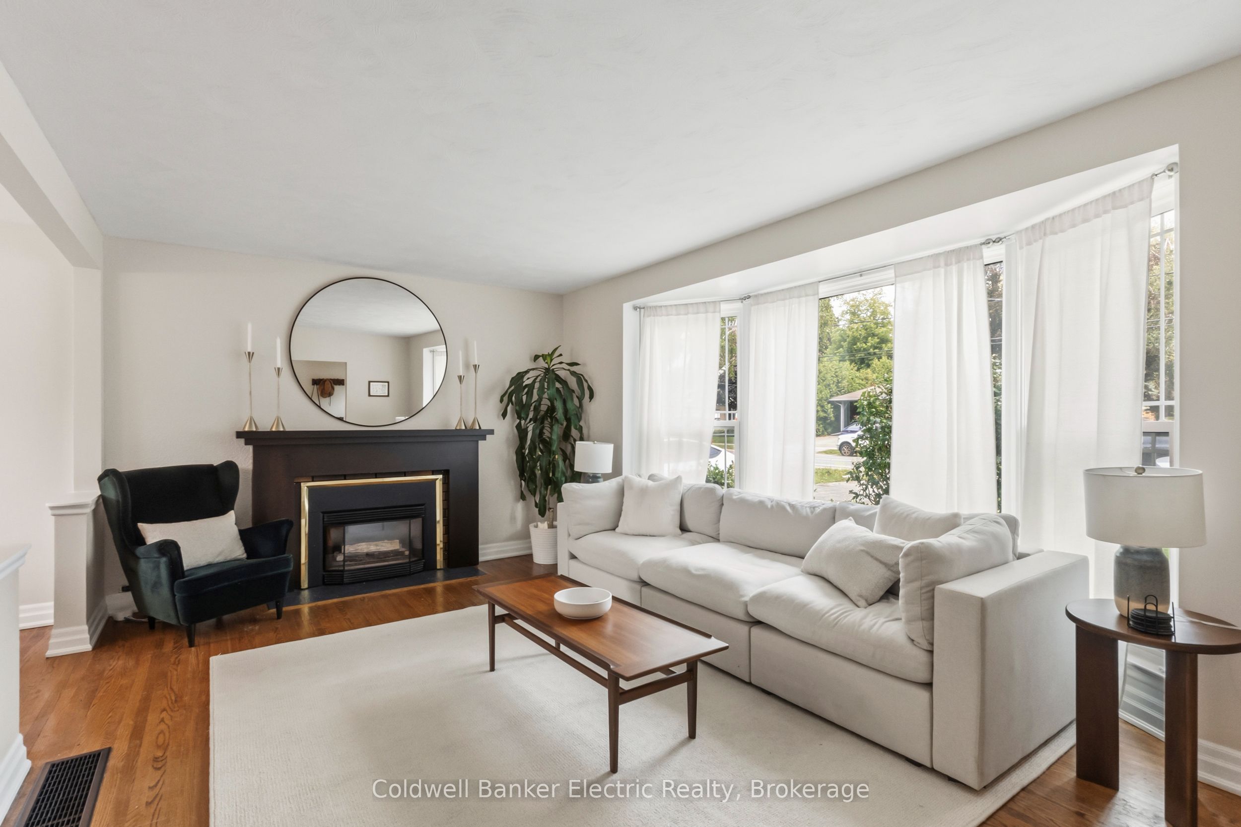 326 Cochrane Street, Whitby, ON L1N 5J3 photo 3
