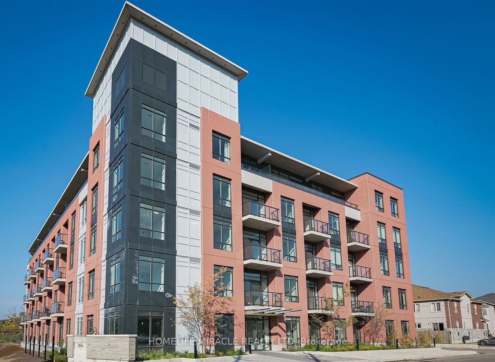 1010 Dundas Street E 220, Whitby, ON L1N 2K2