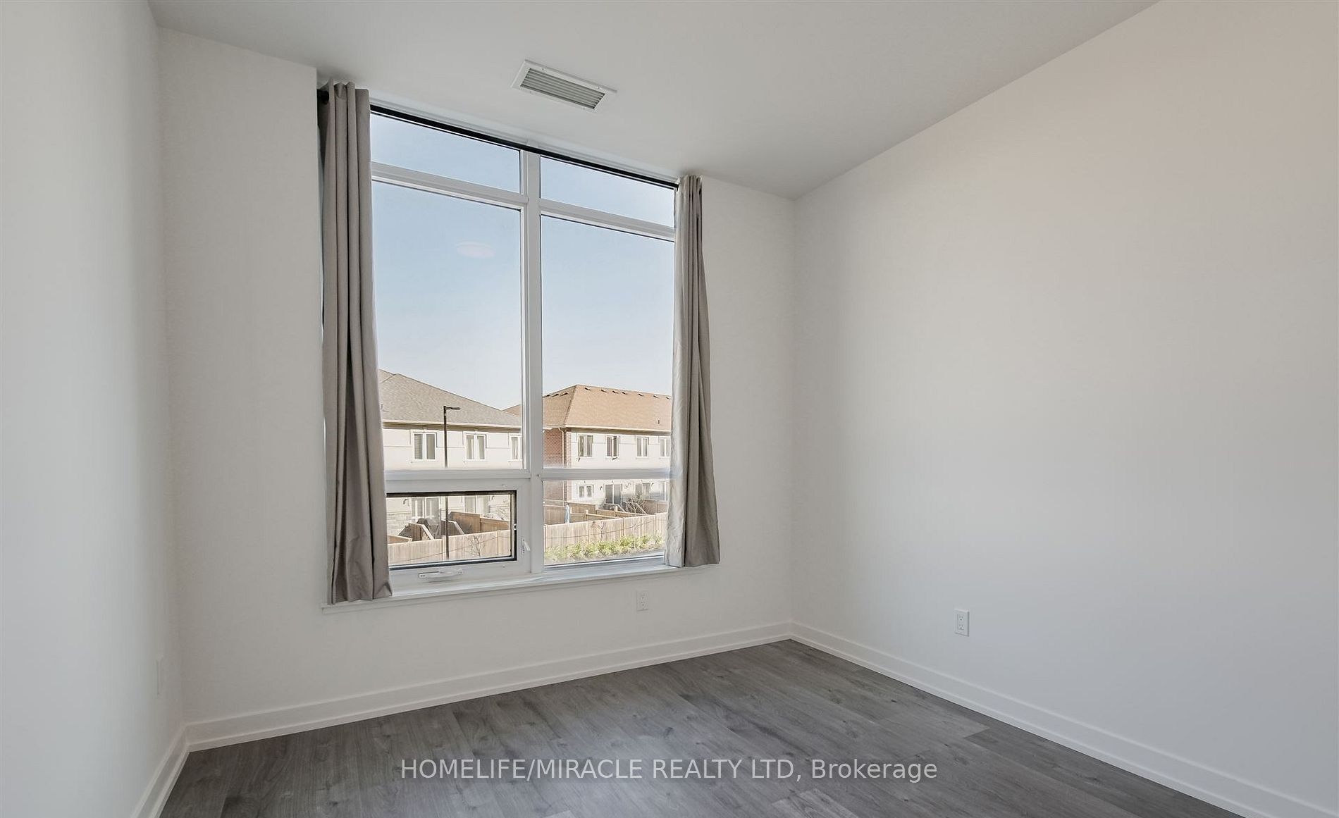 1010 Dundas Street E 220, Whitby, ON L1N 2K2 photo 3