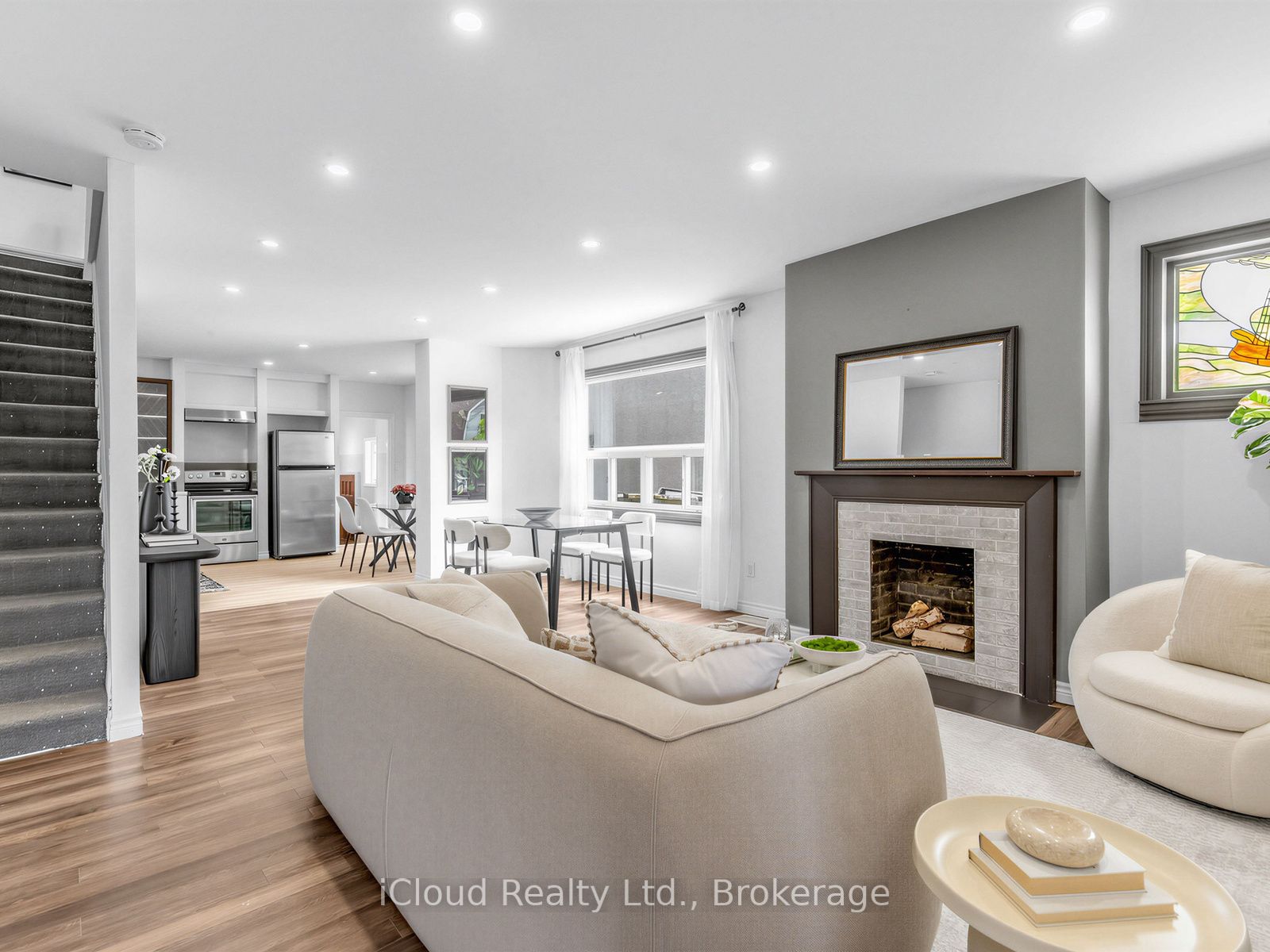 1303 Woodbine Avenue, Toronto, ON M4C 4E8 photo 2