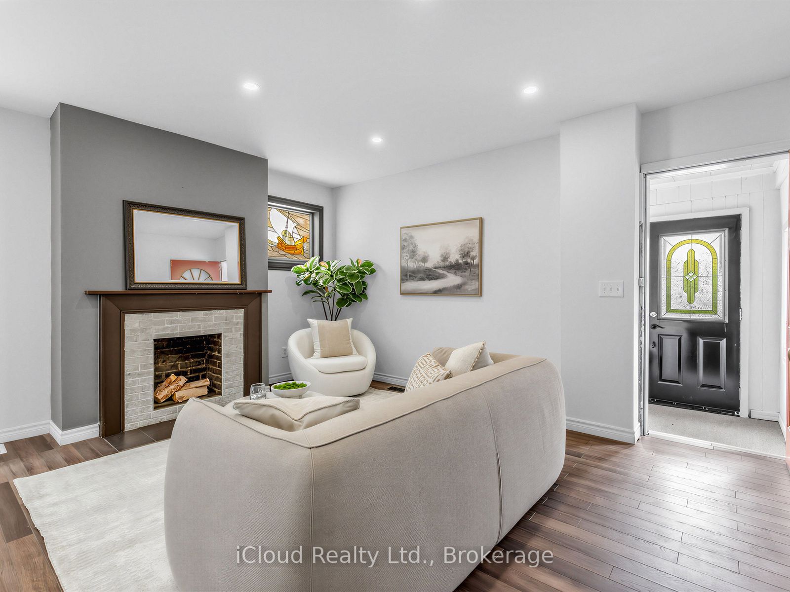1303 Woodbine Avenue, Toronto, ON M4C 4E8 photo 3