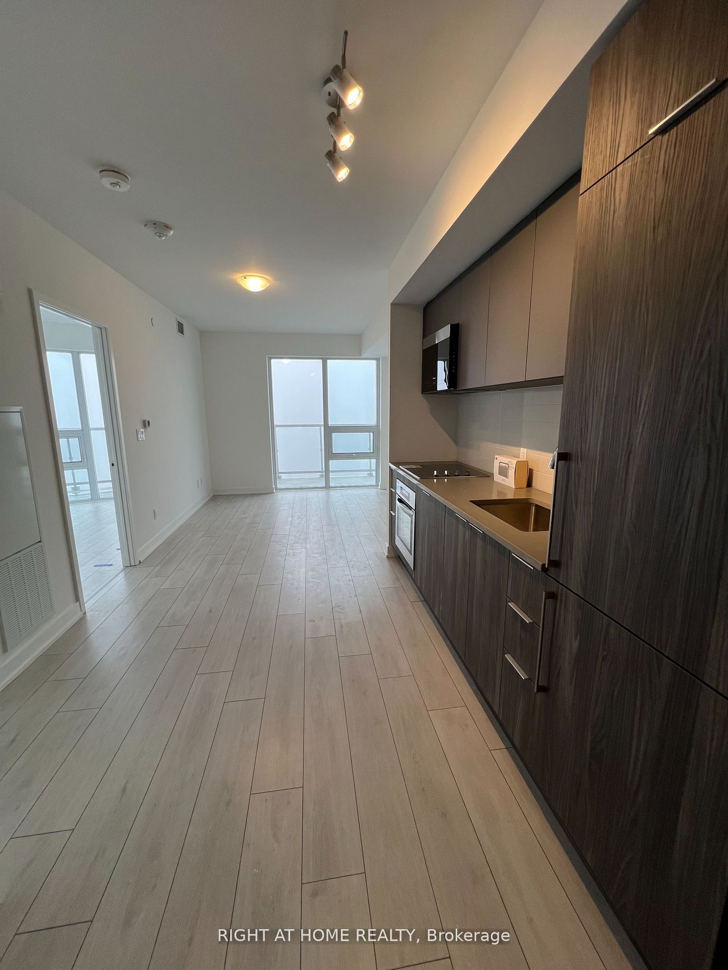 2033 Kennedy Road 3105, Toronto, ON M5T 0B9