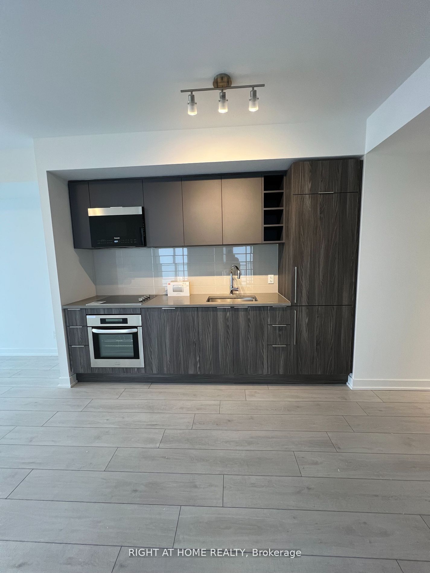 2033 Kennedy Road 3105, Toronto, ON M5T 0B9 photo 2