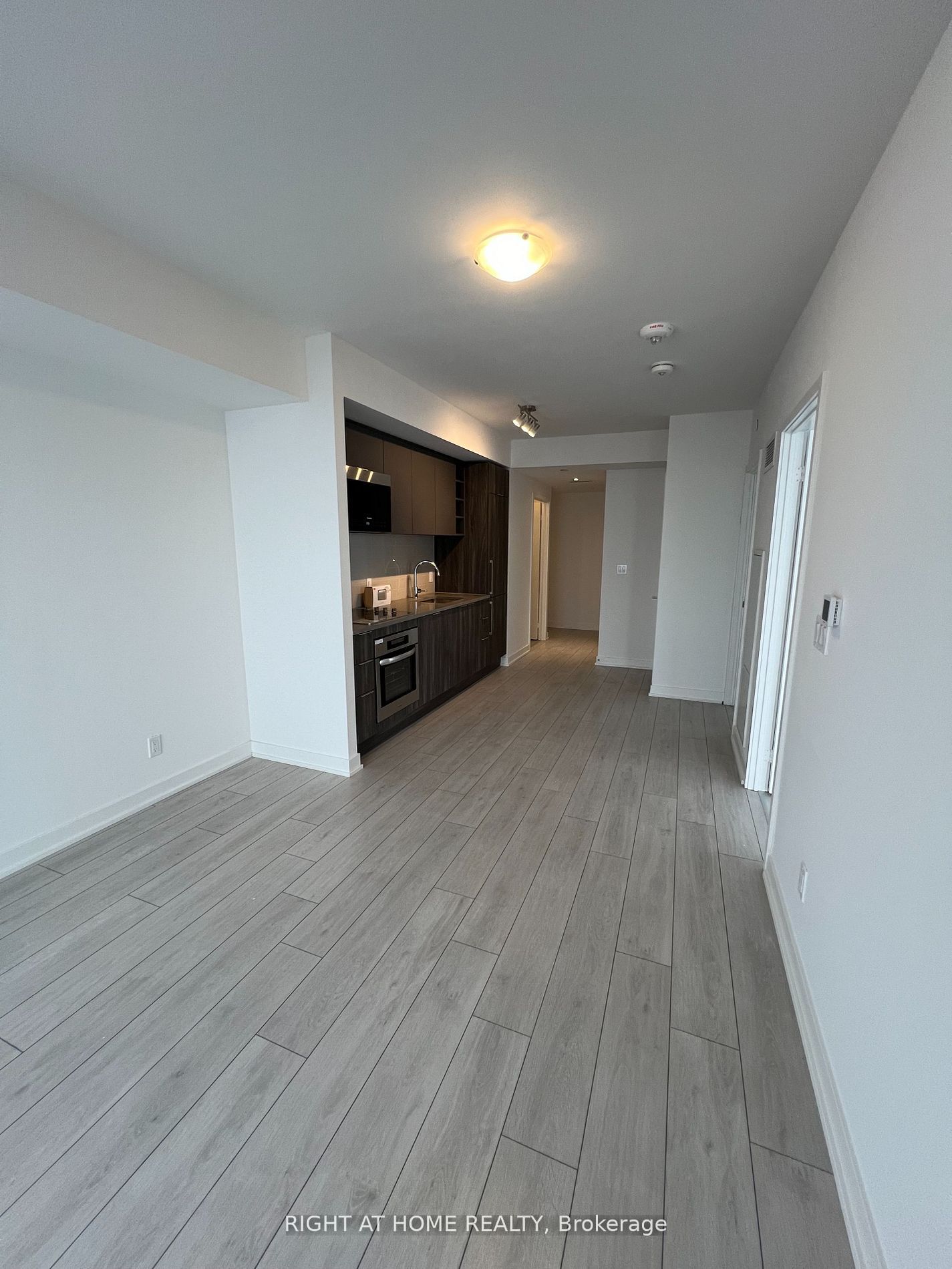 2033 Kennedy Road 3105, Toronto, ON M5T 0B9 photo 3