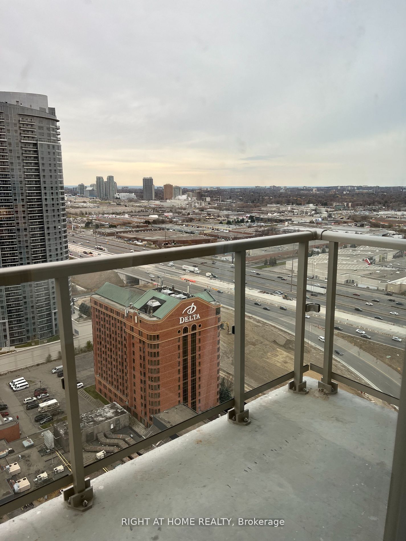 2033 Kennedy Road 3105, Toronto, ON M5T 0B9 photo 4