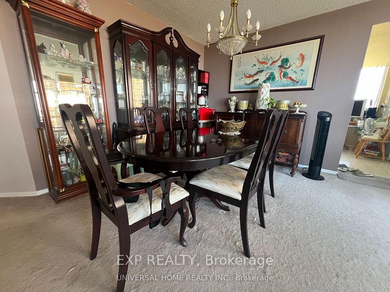 350 Alton Towers Circle 705, Toronto, ON M1V 5E3 photo 3
