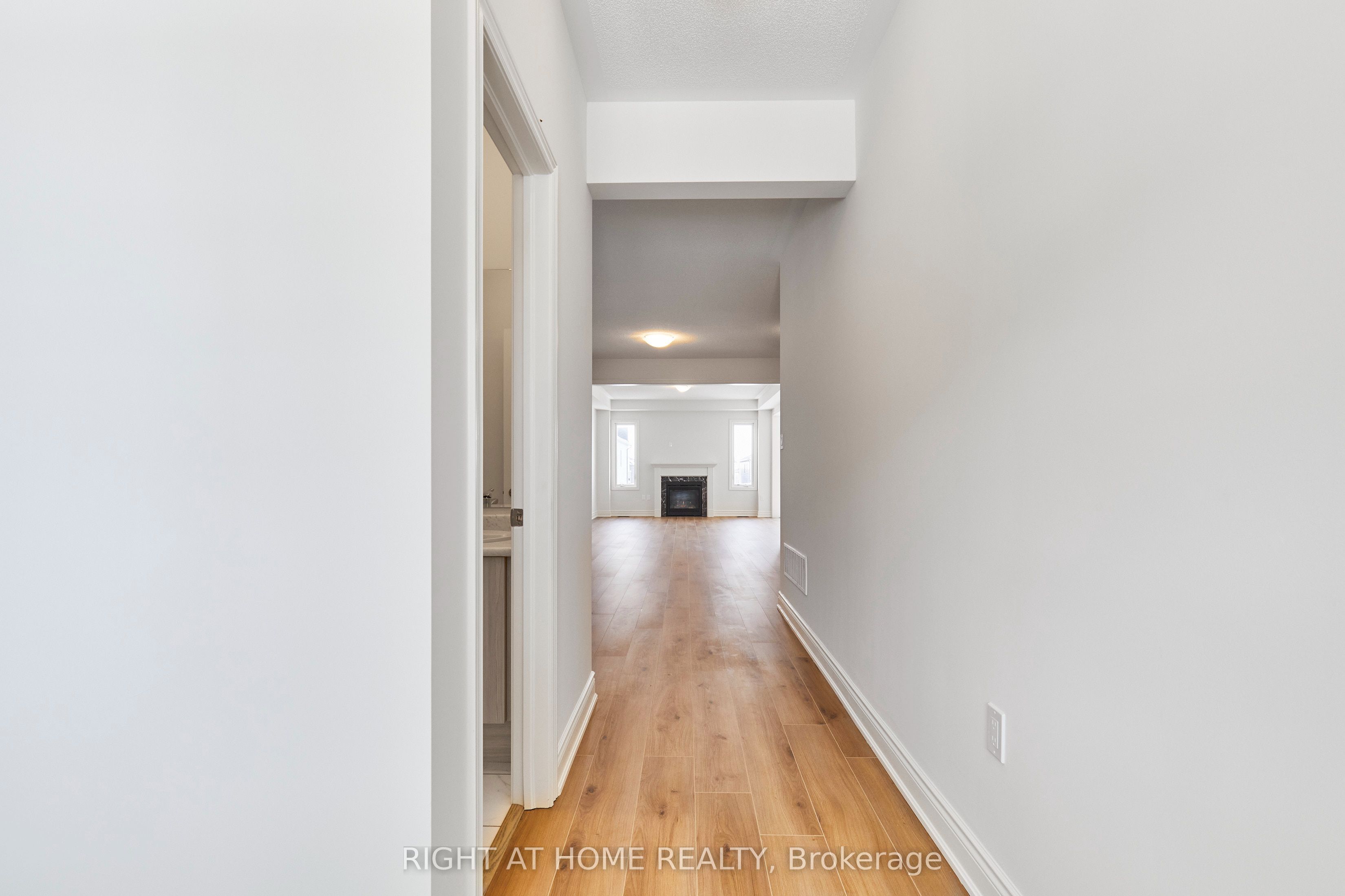 2122 Cayenne Street Upper Level, Oshawa, ON L1L 0W8 photo 3