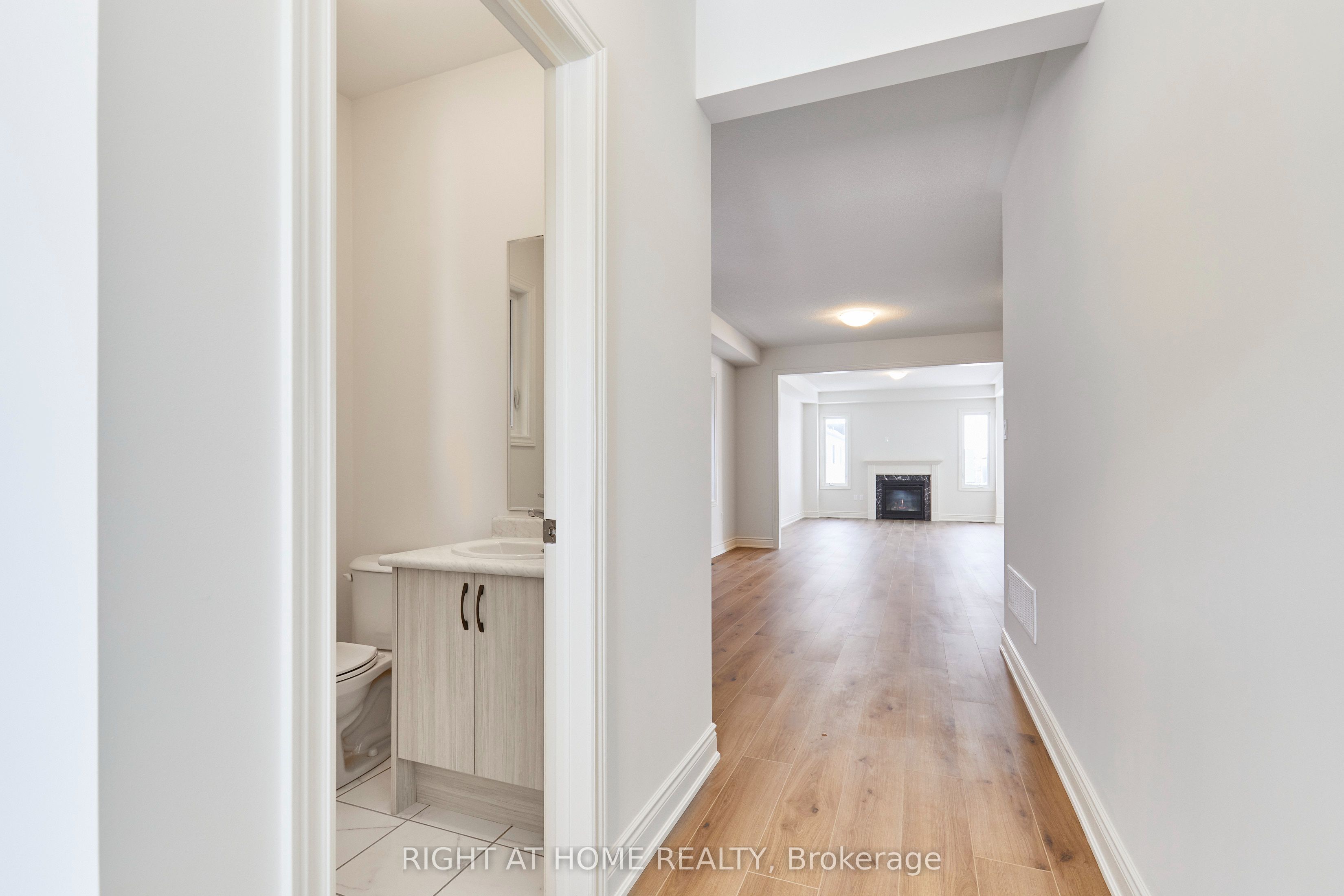 2122 Cayenne Street Upper Level, Oshawa, ON L1L 0W8 photo 4
