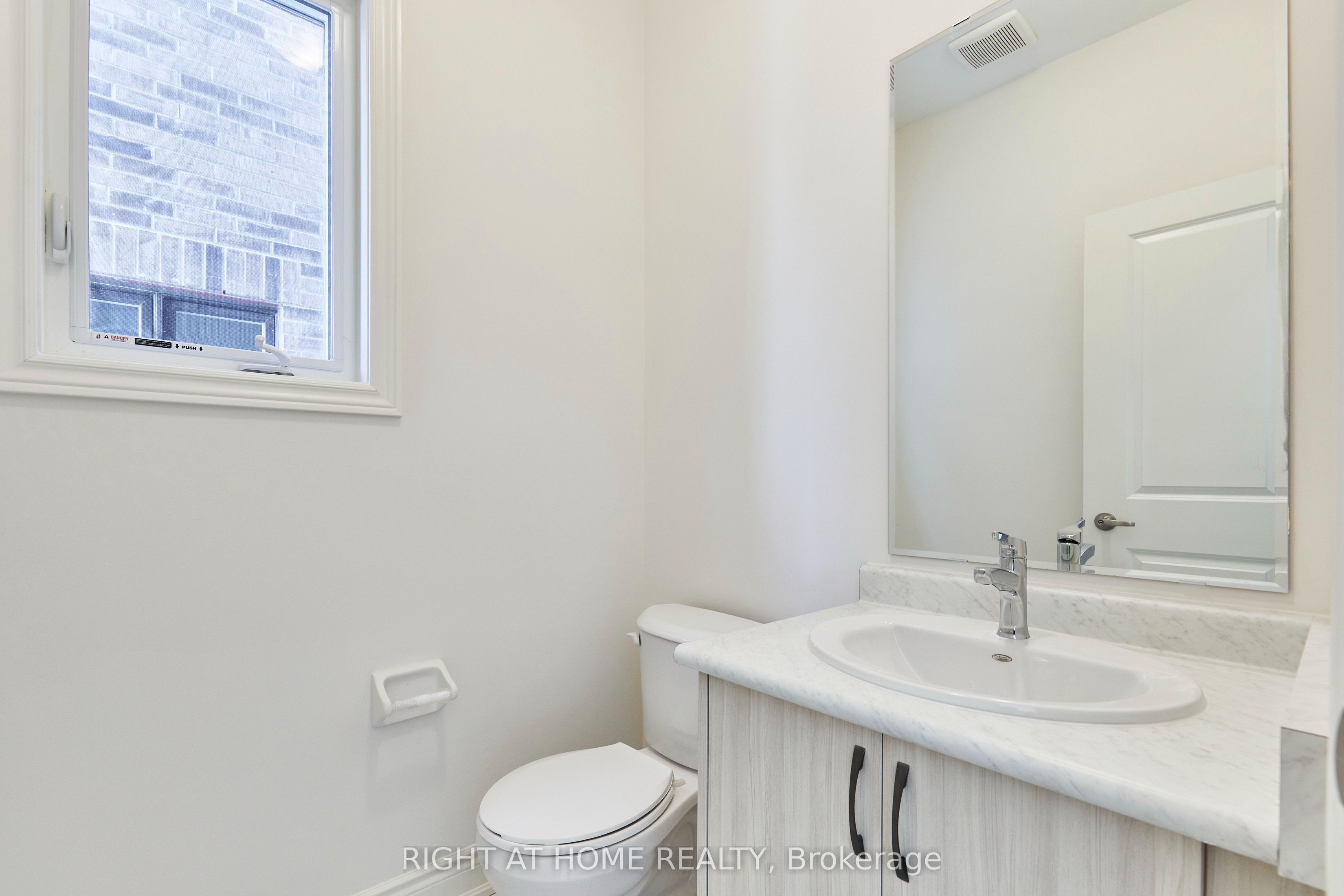 2122 Cayenne Street Upper Level, Oshawa, ON L1L 0W8 photo 5