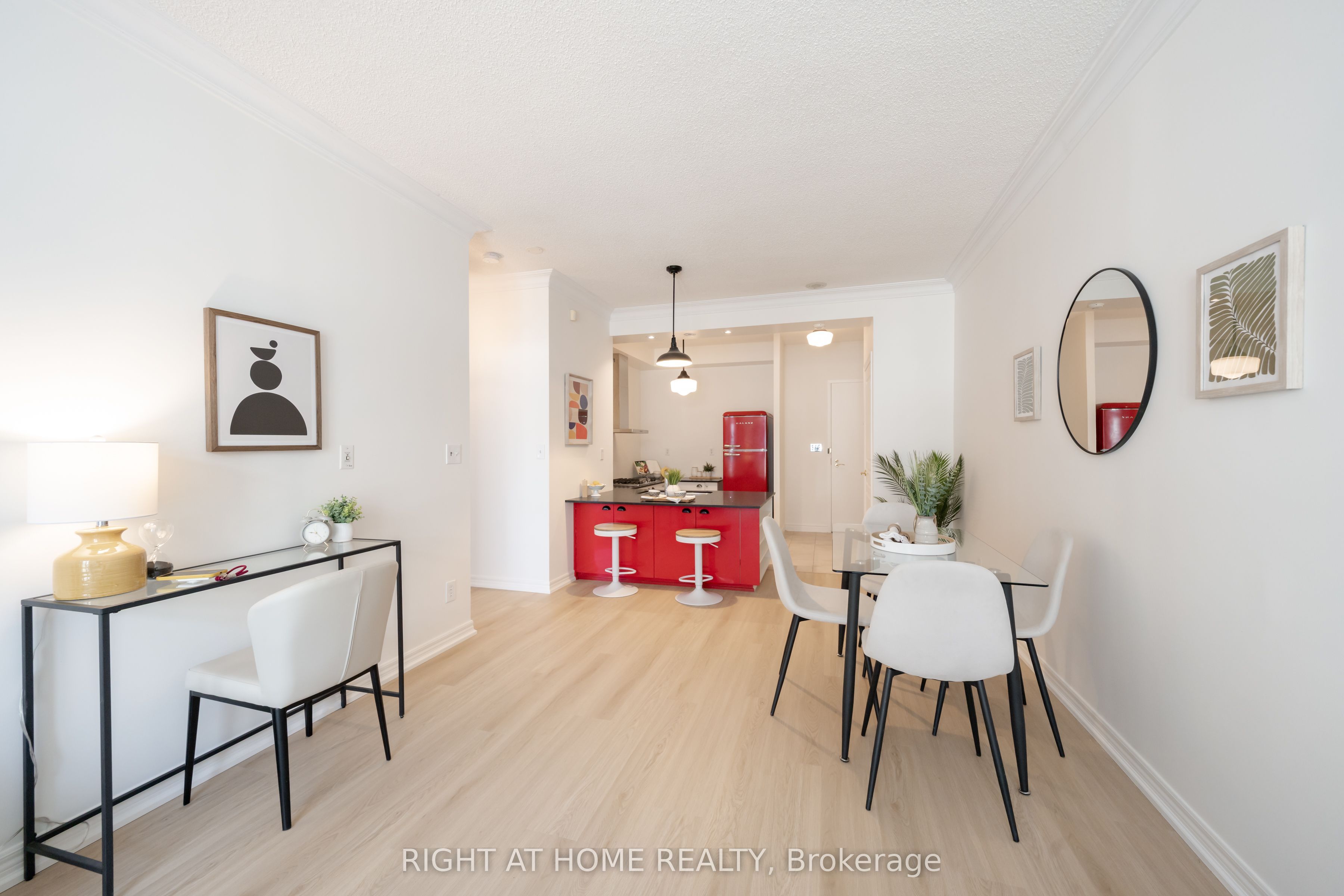 35 Boardwalk Drive 202, Toronto, ON M4L 3Y8 photo 5